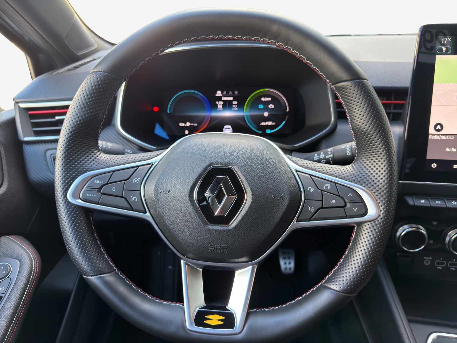 RENAULT Clio 1.6 E-Tech Techno-image-9