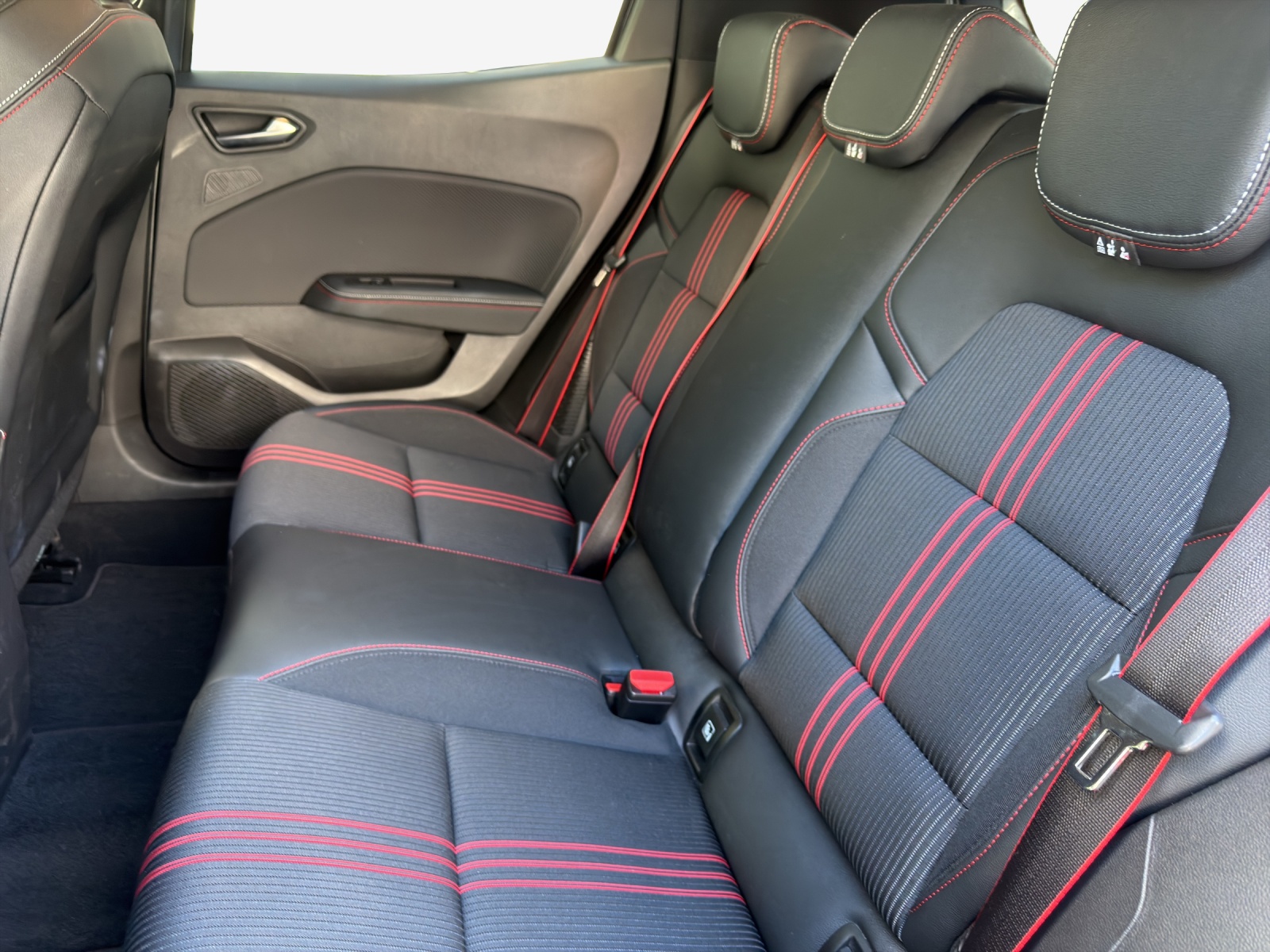 RENAULT Clio 1.6 E-Tech Techno-image-11