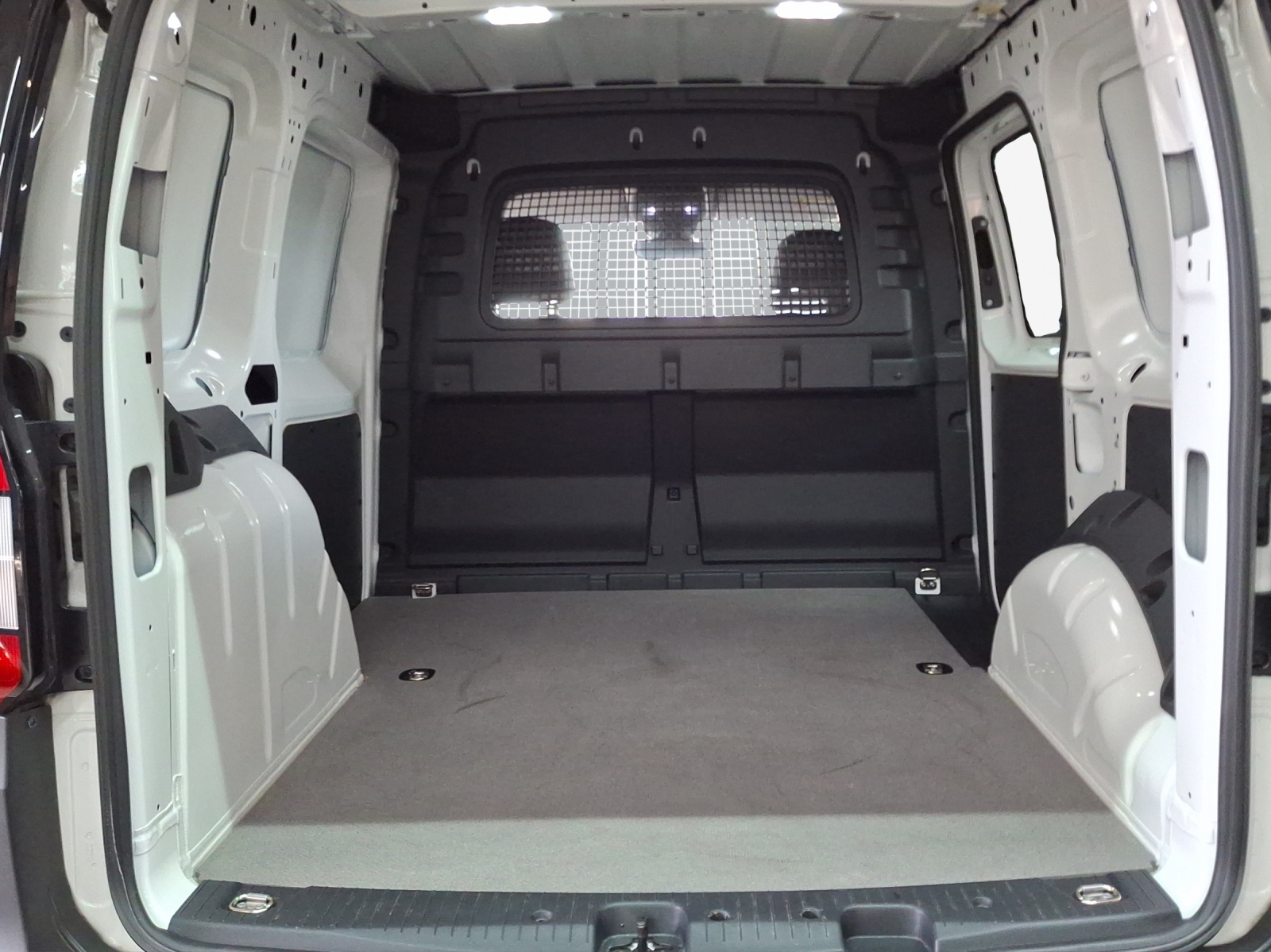 VW Caddy Cargo 2.0TDI DSG-image-12