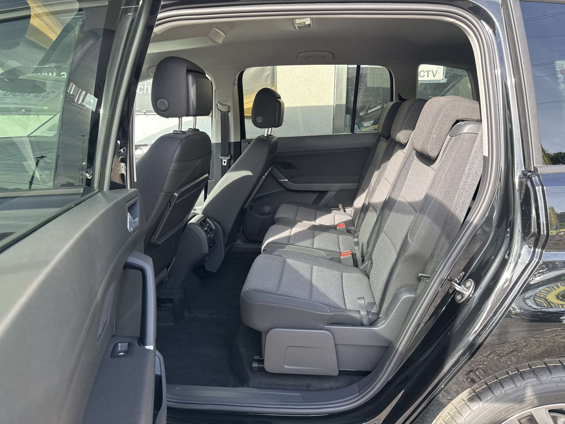 VW Touran 1.5 TSi EVO Comfortline Edition DSG-Automat 7-Plätzer-image-12