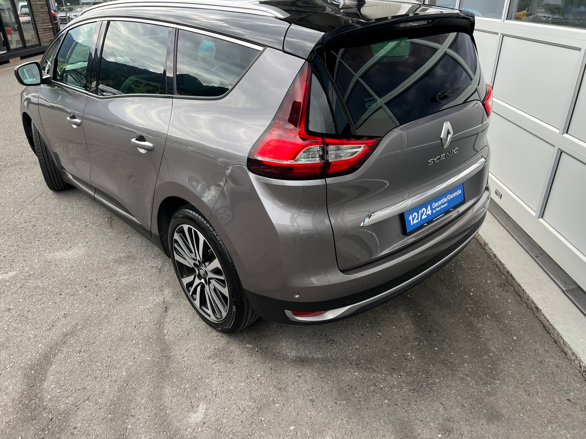 RENAULT Grand Scénic 1.6 dCi Initiale Paris EDC *** 7 Sitze * Panoramadach * Leder * Head -Up Display * 12 / 24 Mt. Garantie möglich ***-image-3