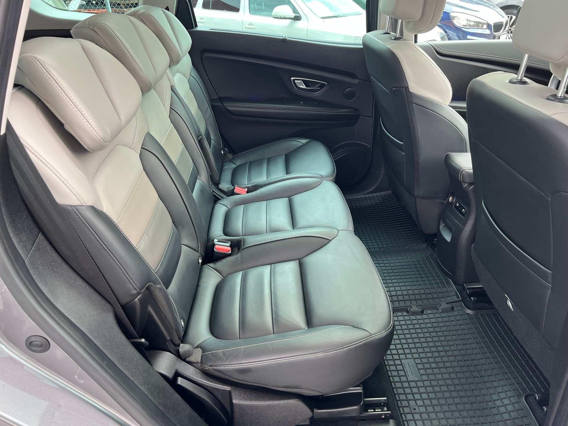 RENAULT Grand Scénic 1.6 dCi Initiale Paris EDC *** 7 Sitze * Panoramadach * Leder * Head -Up Display * 12 / 24 Mt. Garantie möglich ***-image-10