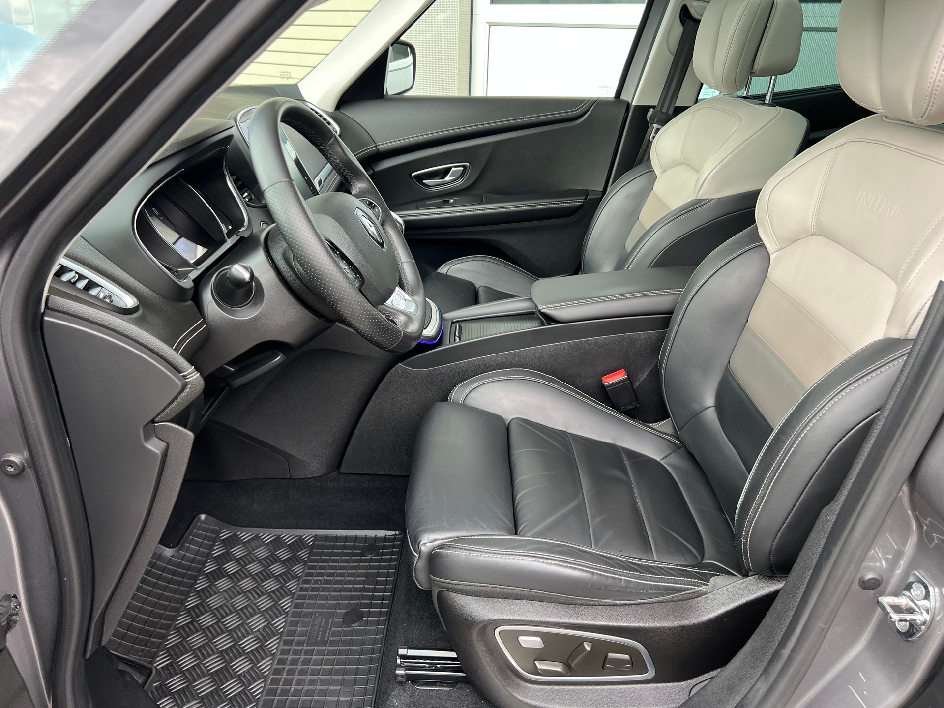 RENAULT Grand Scénic 1.6 dCi Initiale Paris EDC *** 7 Sitze * Panoramadach * Leder * Head -Up Display * 12 / 24 Mt. Garantie möglich ***-image-17
