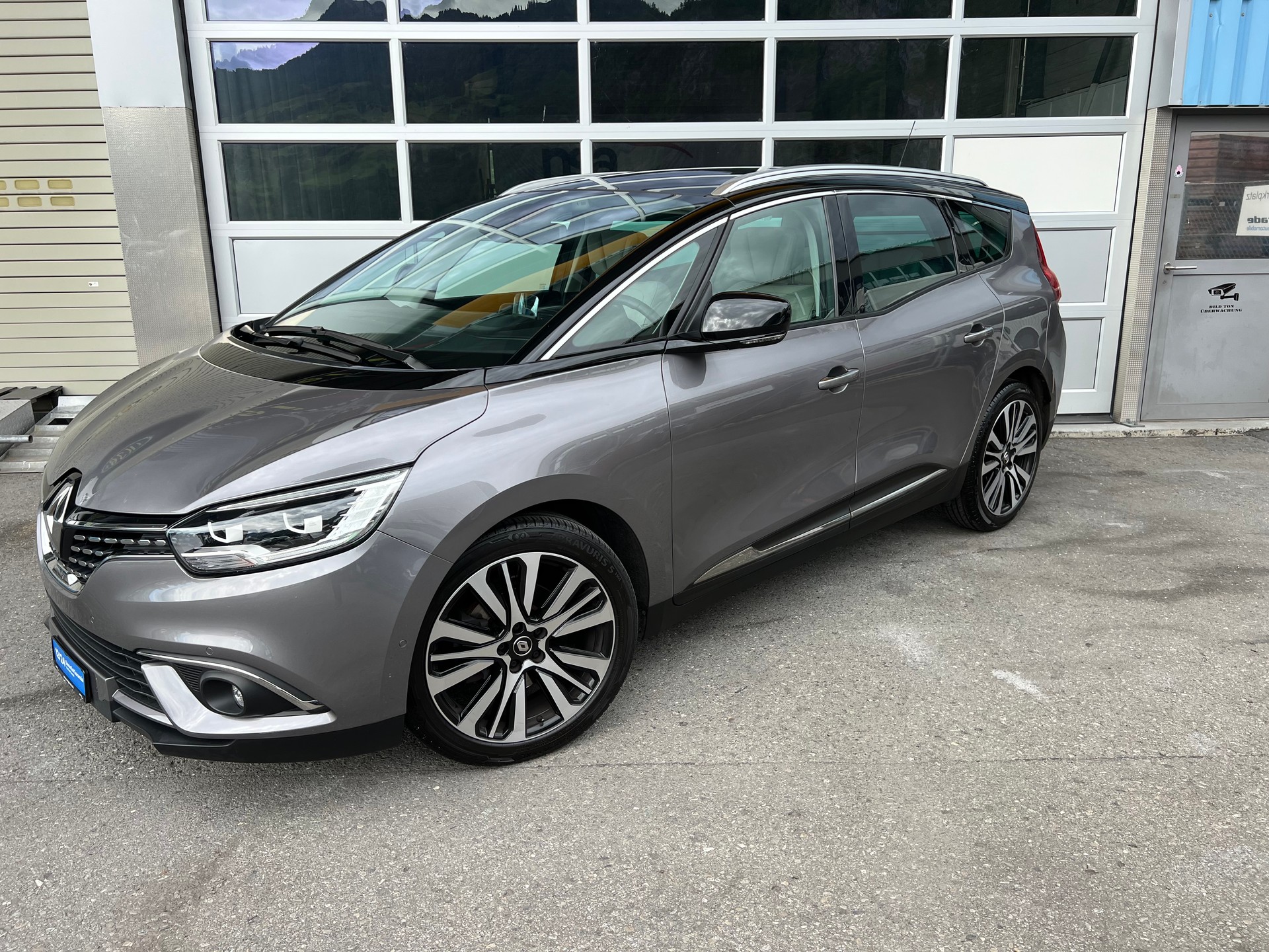 RENAULT Grand Scénic 1.6 dCi Initiale Paris EDC *** 7 Sitze * Panoramadach * Leder * Head -Up Display * 12 / 24 Mt. Garantie möglich ***-image-2