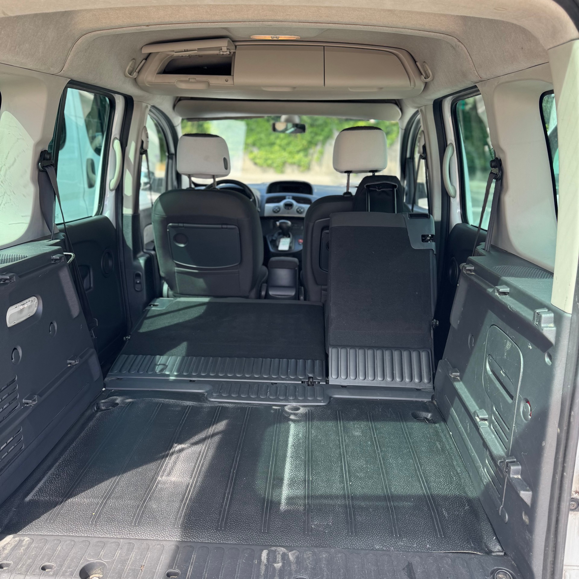 RENAULT Kangoo 1.6 16V Dynamique Automatic-image-6