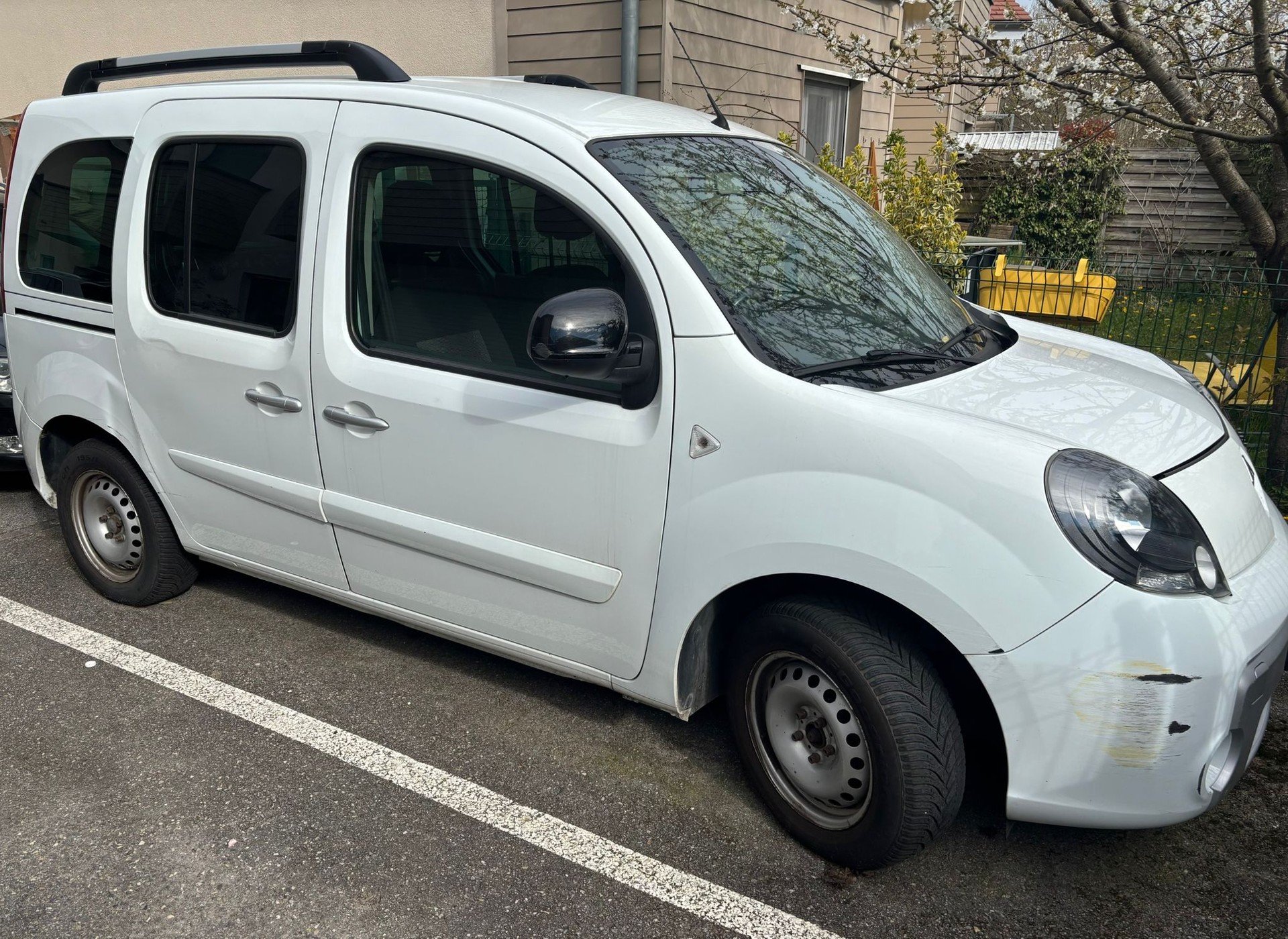 RENAULT Kangoo 1.6 16V Dynamique Automatic-image-1