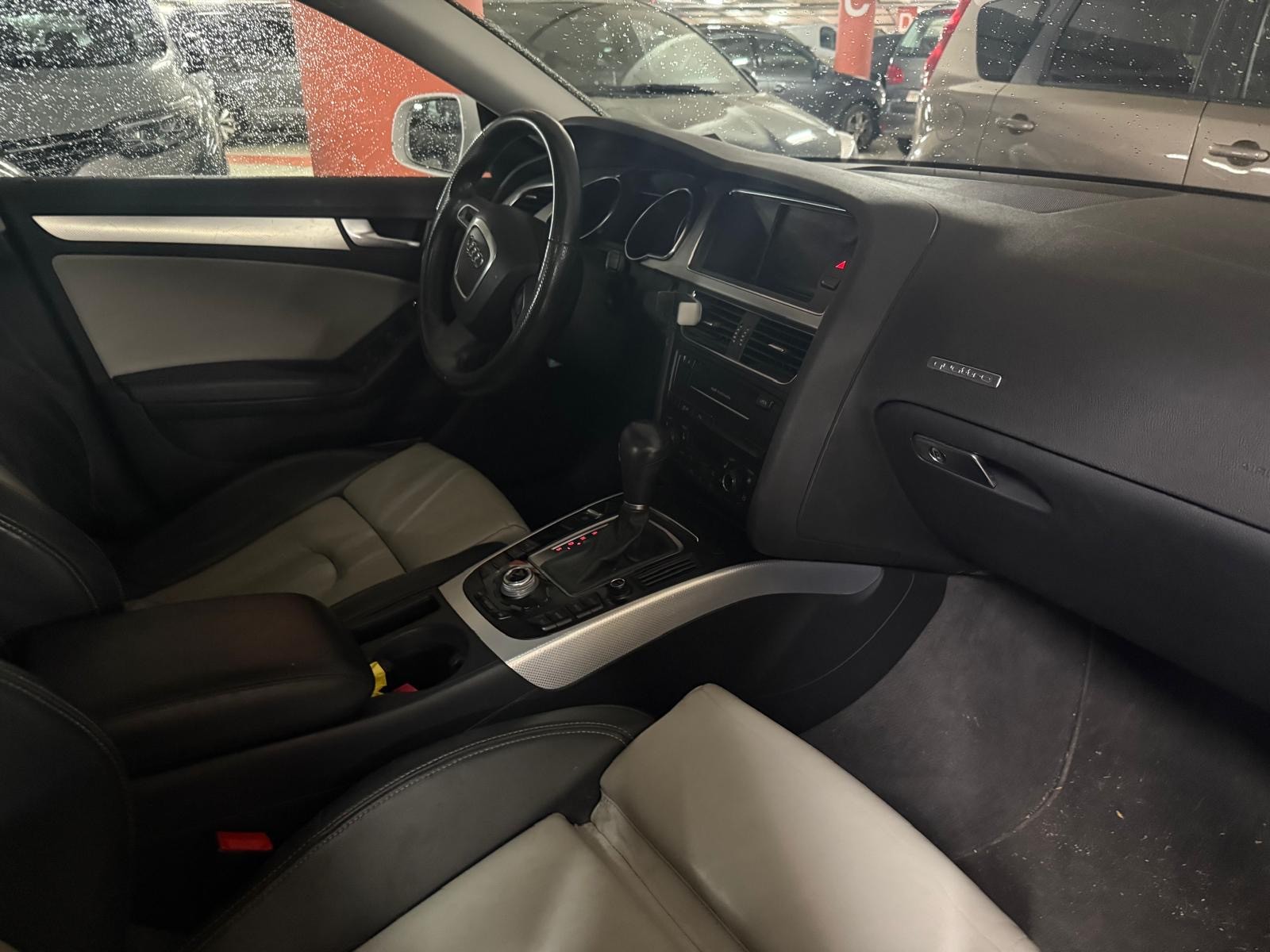AUDI A5 Sportback 3.2 FSI quattro S-tronic-image-4