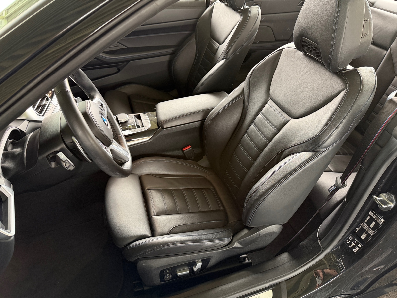 BMW M440i xDrive Cabrio-image-8