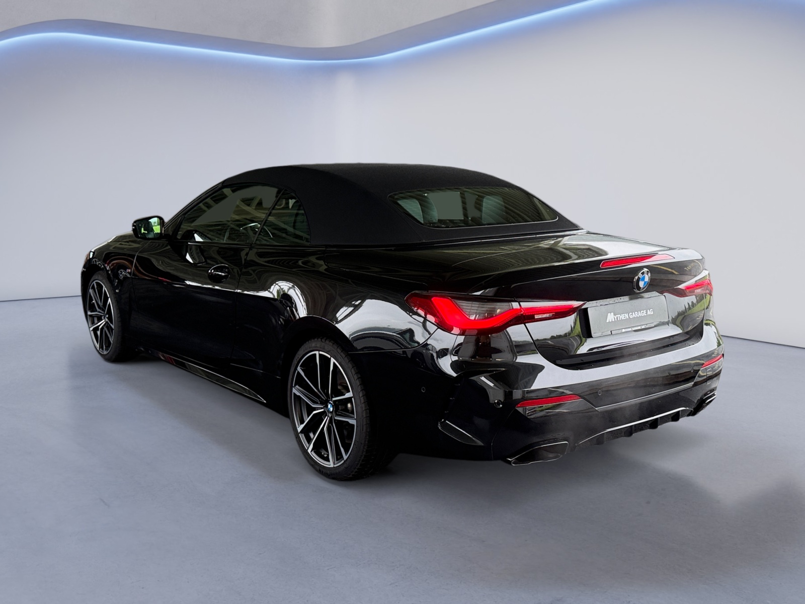 BMW M440i xDrive Cabrio-image-2