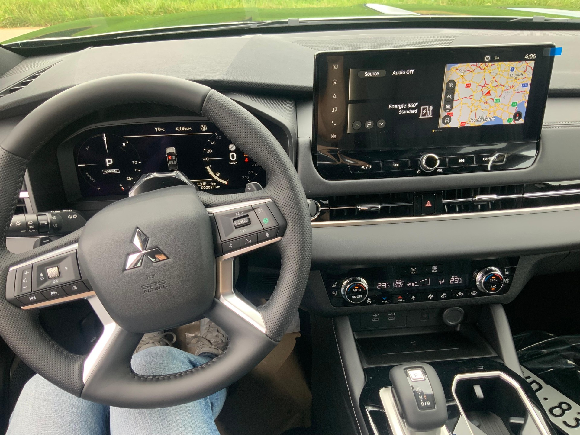 MITSUBISHI Outlander 2.4 PHEV Sport 4x4-image-7