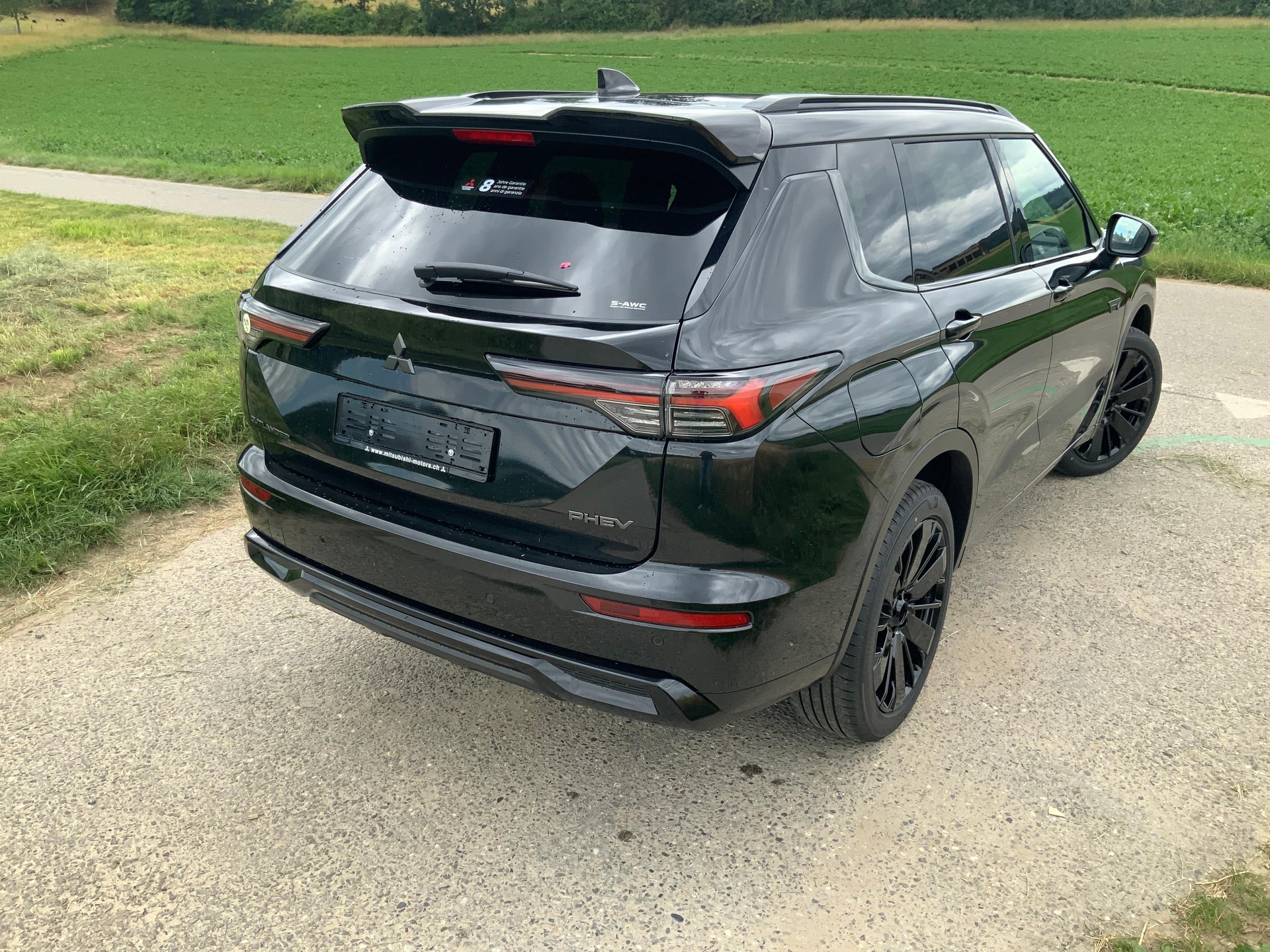 MITSUBISHI Outlander 2.4 PHEV Sport 4x4-image-3