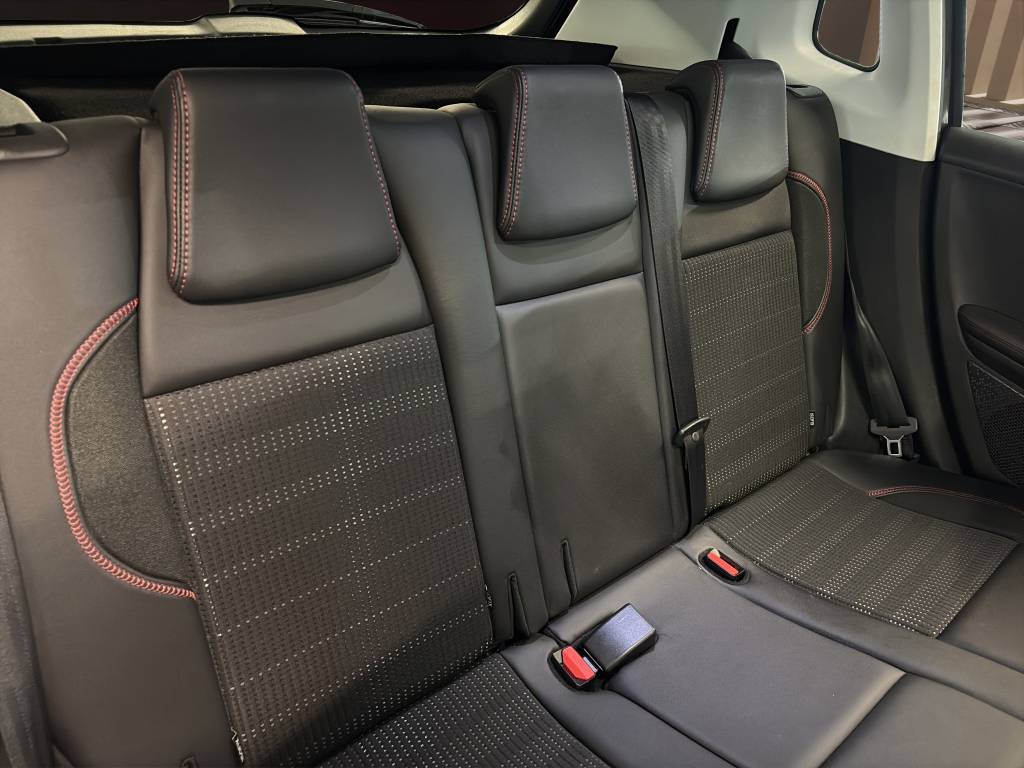PEUGEOT 2008 1.2 PureTech GT Line EAT6-image-7