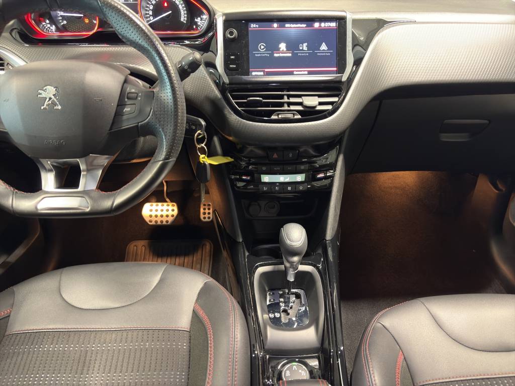 PEUGEOT 2008 1.2 PureTech GT Line EAT6-image-14