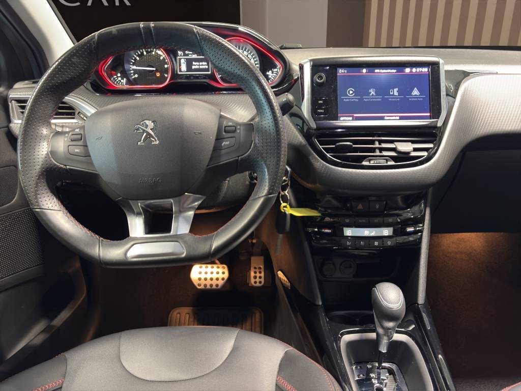 PEUGEOT 2008 1.2 PureTech GT Line EAT6-image-4