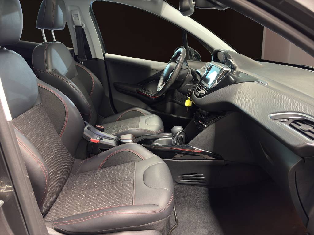 PEUGEOT 2008 1.2 PureTech GT Line EAT6-image-6