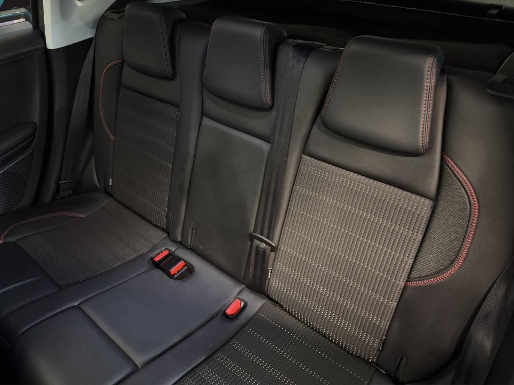 PEUGEOT 2008 1.2 PureTech GT Line EAT6-image-8