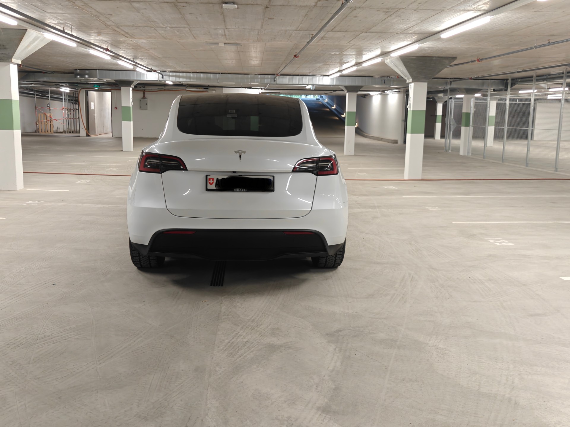 TESLA Model Y RWD-image-1