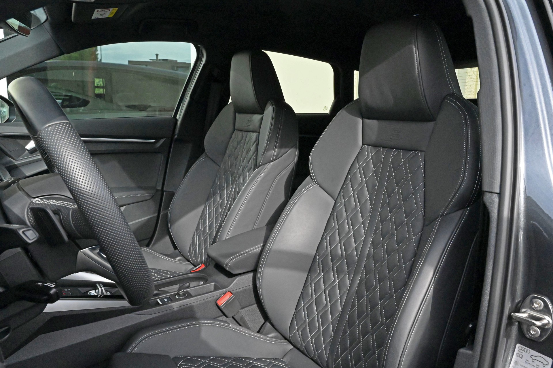 AUDI S3 Sportback 2.0 TFSI quattro S-tronic-image-10