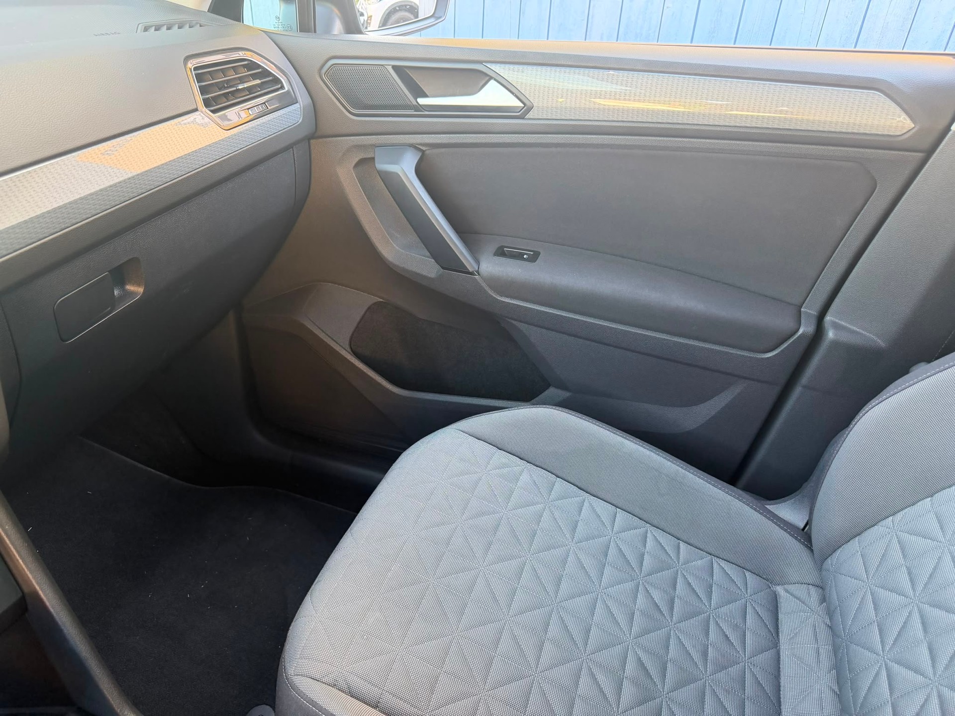 VW Tiguan 2.0 TDI SCR Life 4Motion DSG-image-12