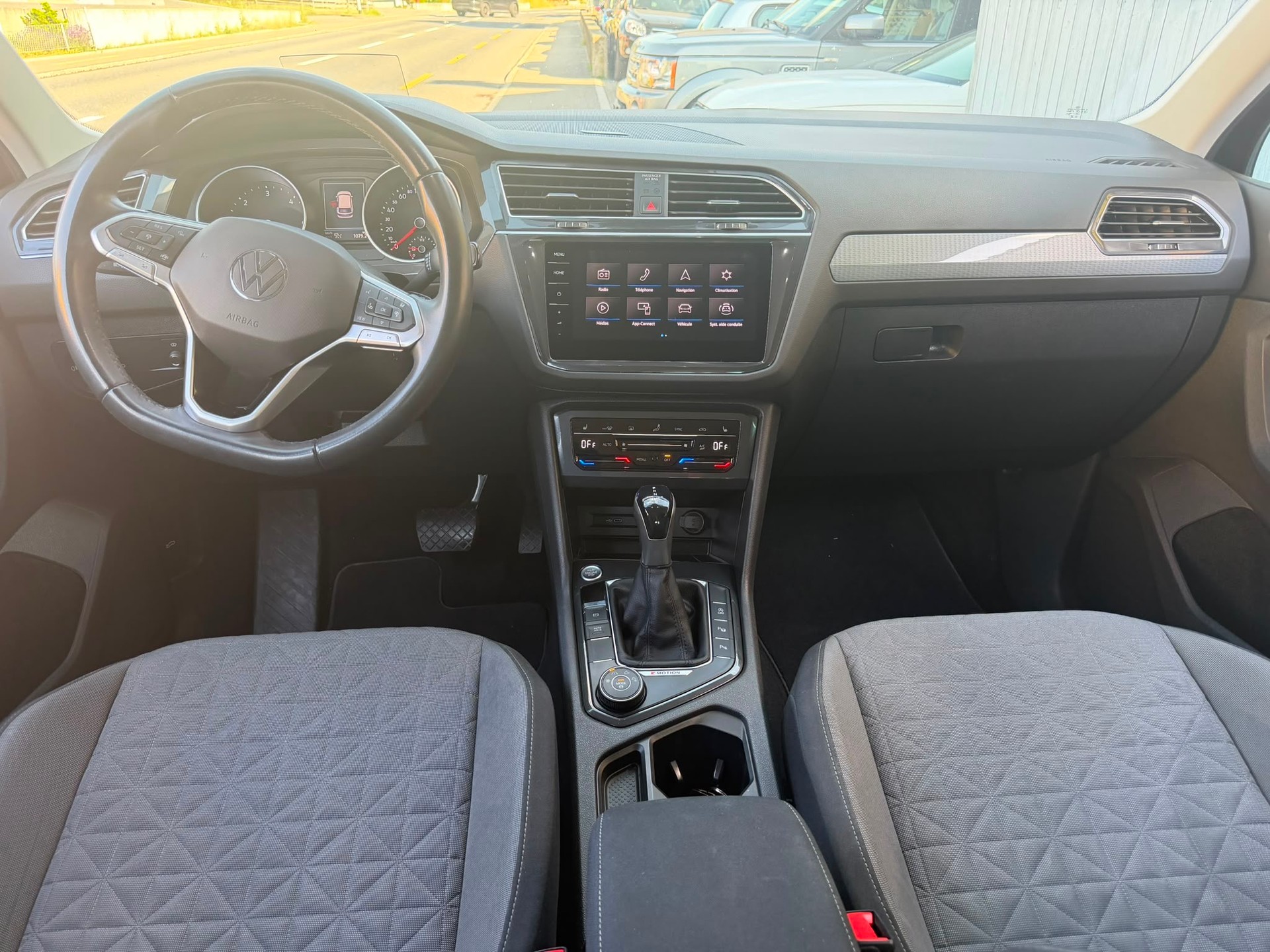 VW Tiguan 2.0 TDI SCR Life 4Motion DSG-image-10