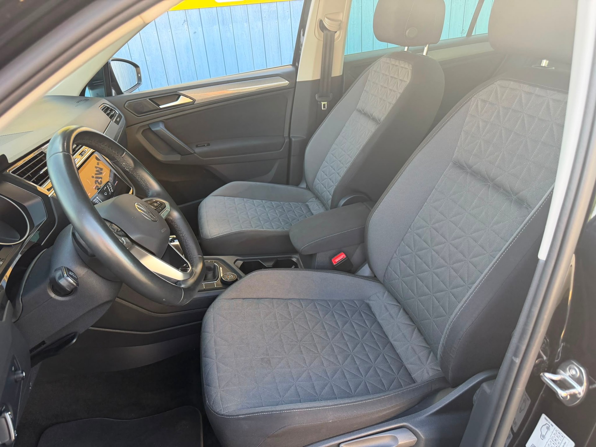 VW Tiguan 2.0 TDI SCR Life 4Motion DSG-image-8