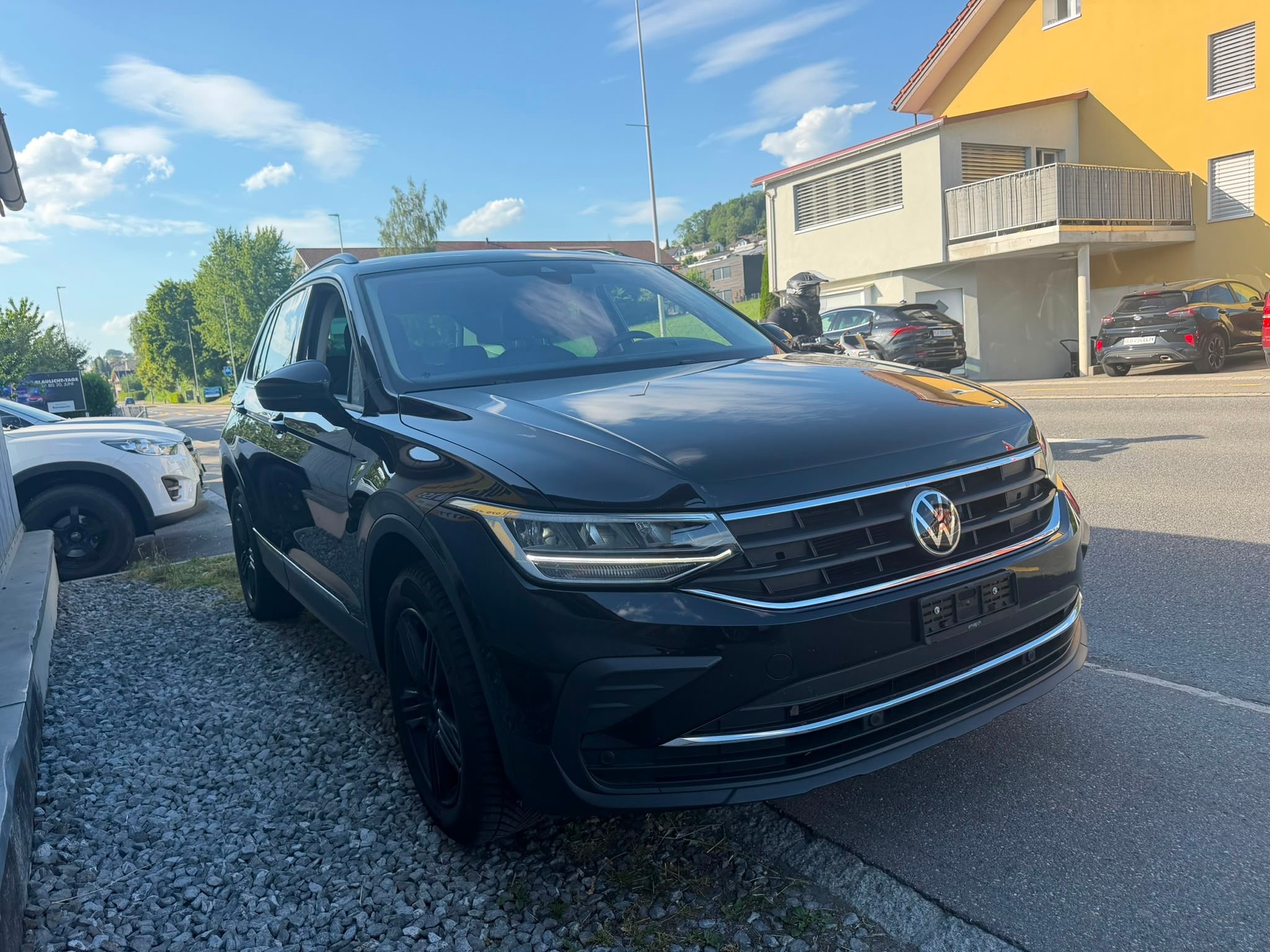 VW Tiguan 2.0 TDI SCR Life 4Motion DSG-image-4