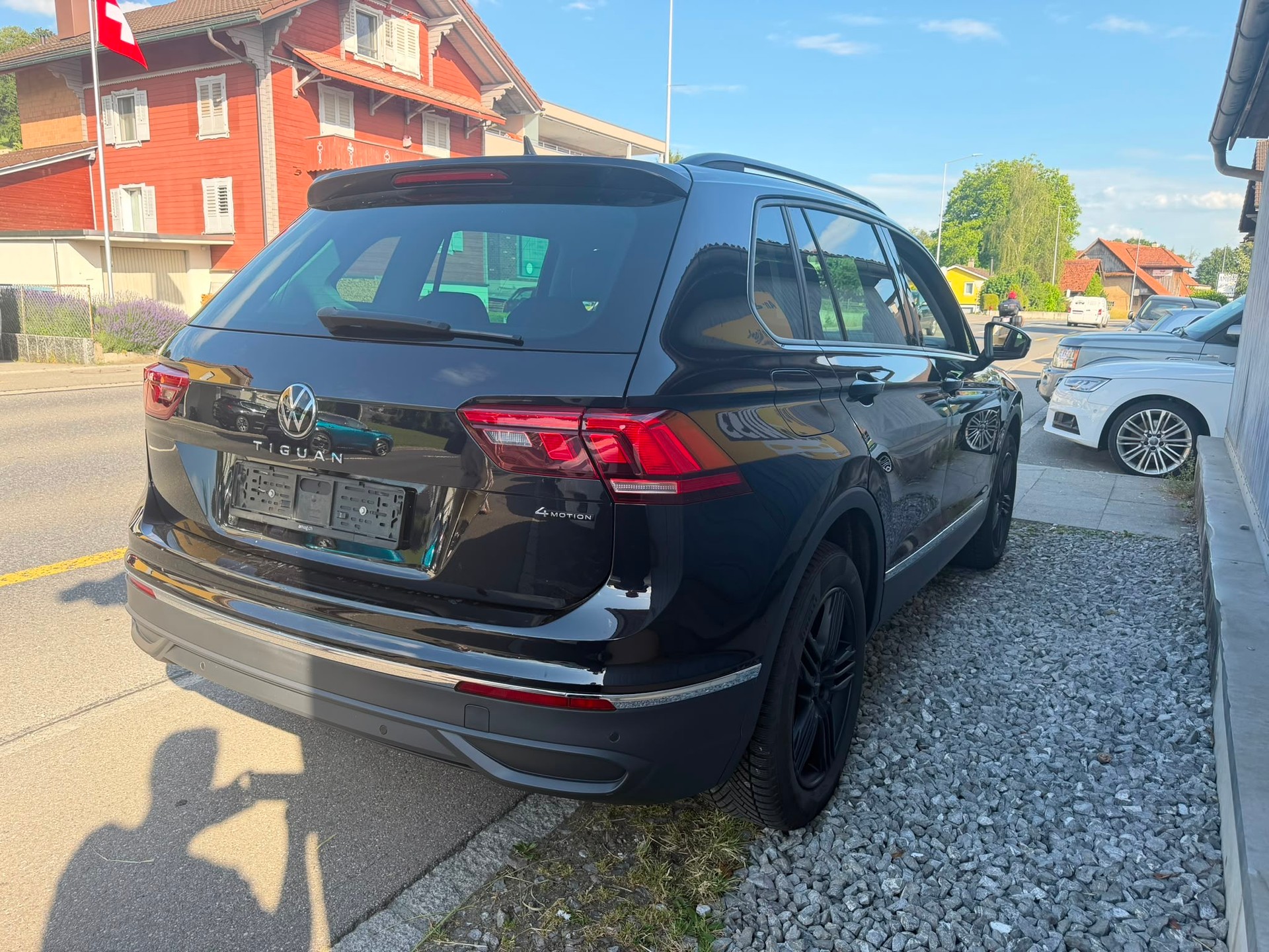 VW Tiguan 2.0 TDI SCR Life 4Motion DSG-image-2
