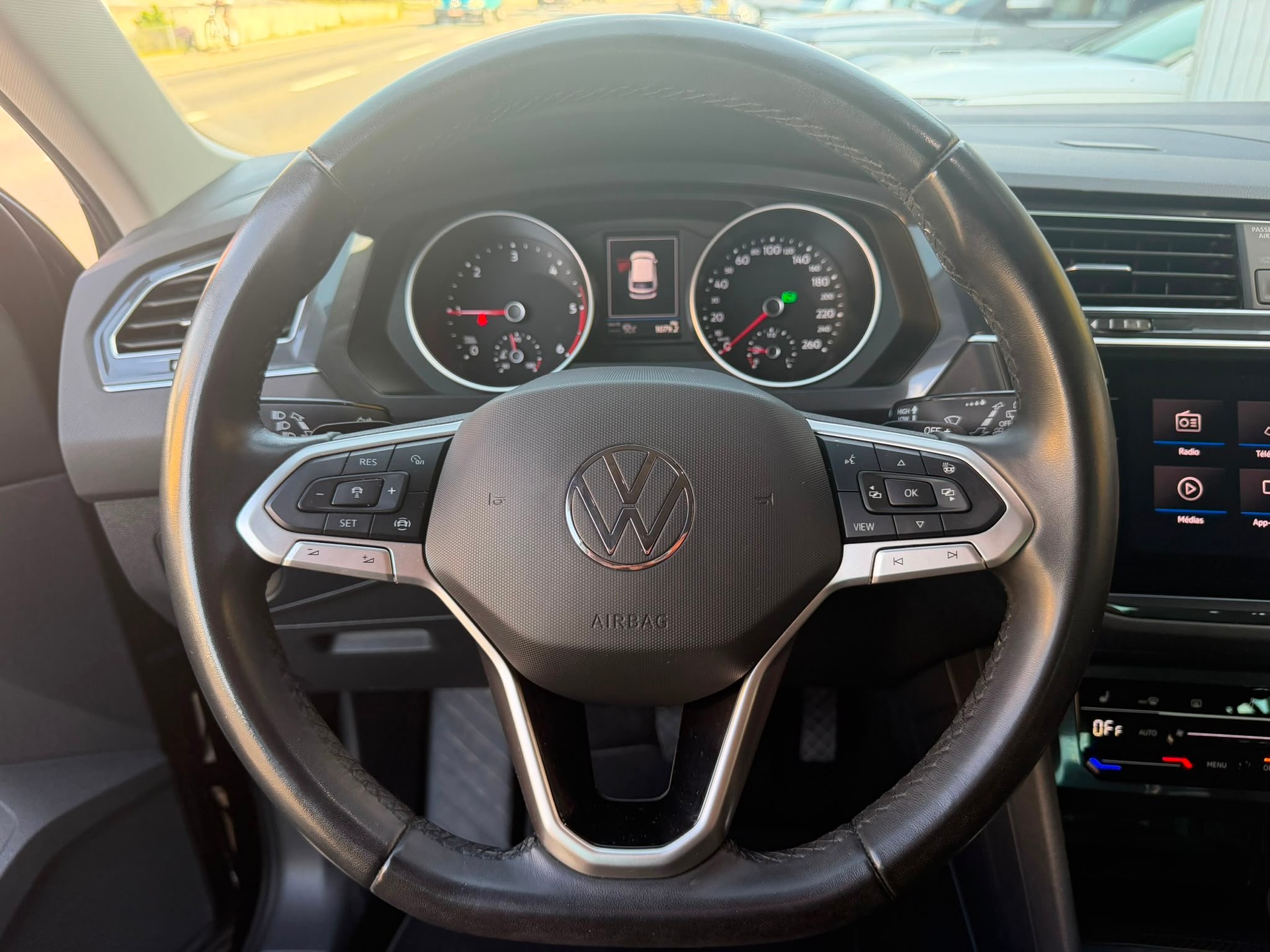 VW Tiguan 2.0 TDI SCR Life 4Motion DSG-image-15