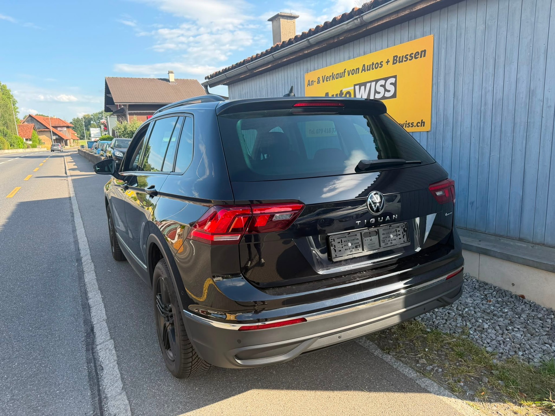 VW Tiguan 2.0 TDI SCR Life 4Motion DSG-image-3