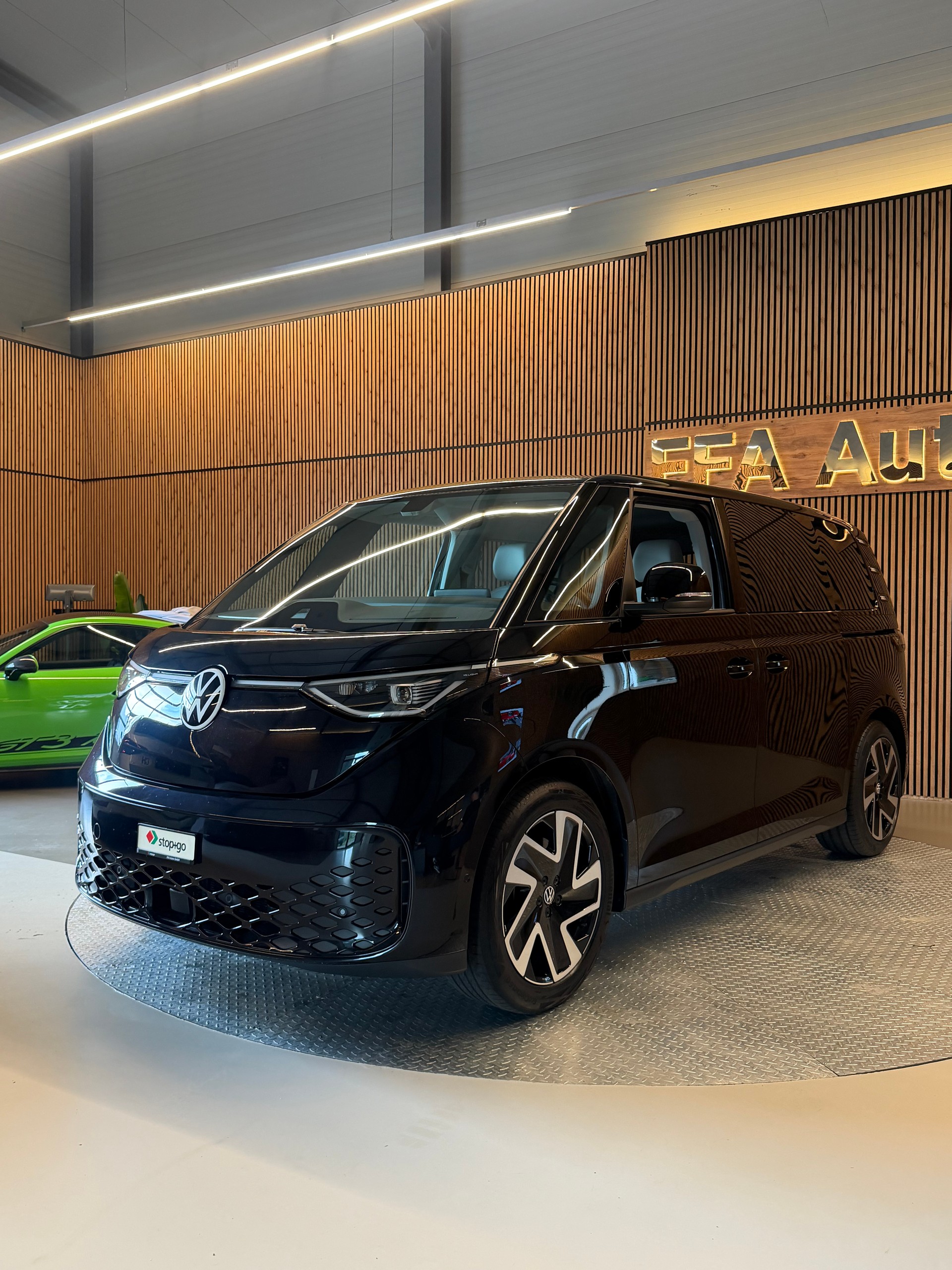 VW ID.Buzz Bus 77kWh Pro-image-0