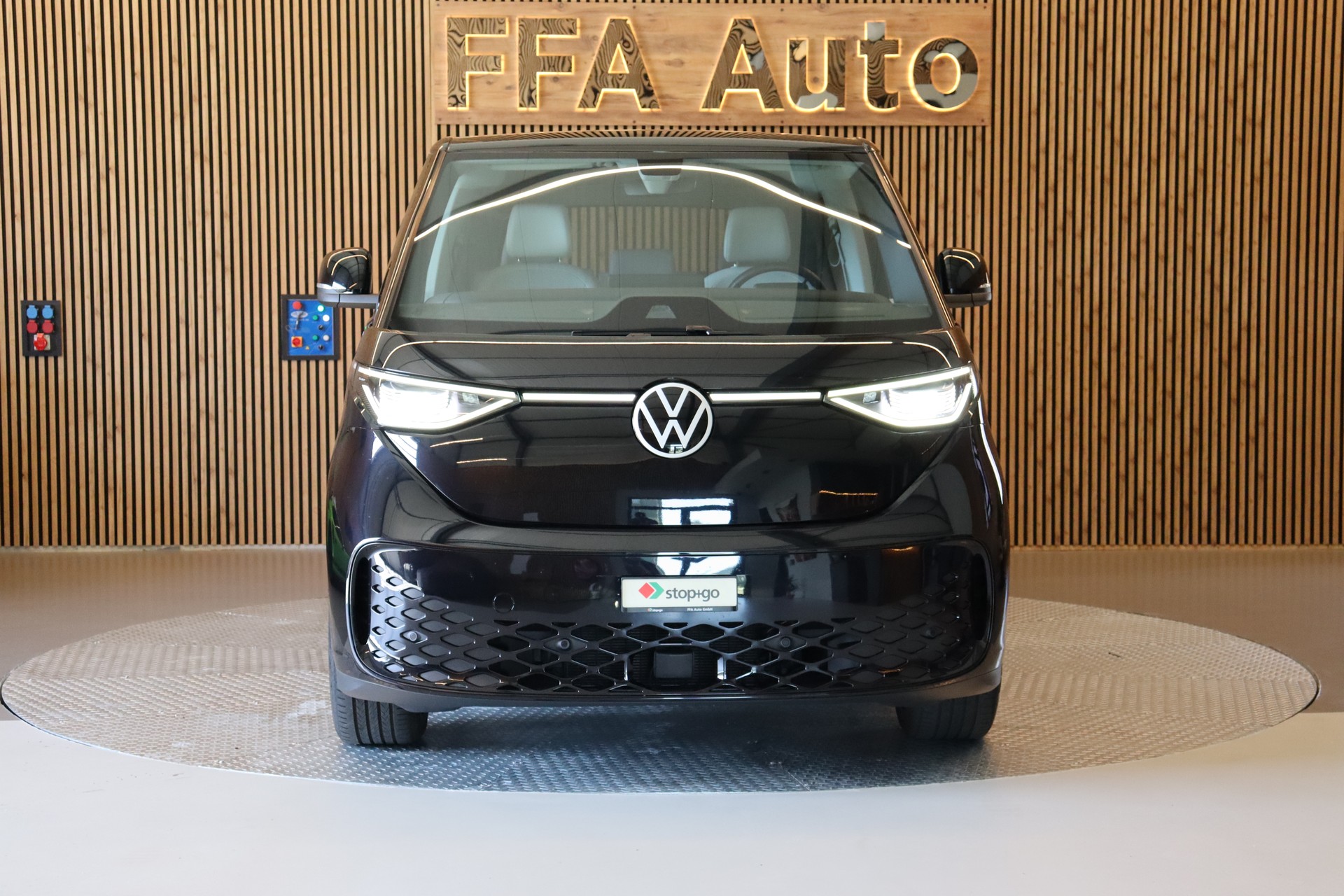VW ID.Buzz Bus 77kWh Pro-showroom-element-1