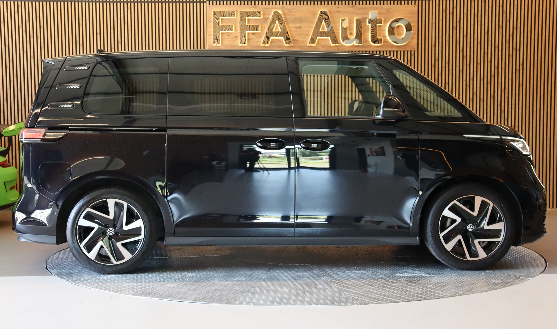 VW ID.Buzz Bus 77kWh Pro-showroom-element-3