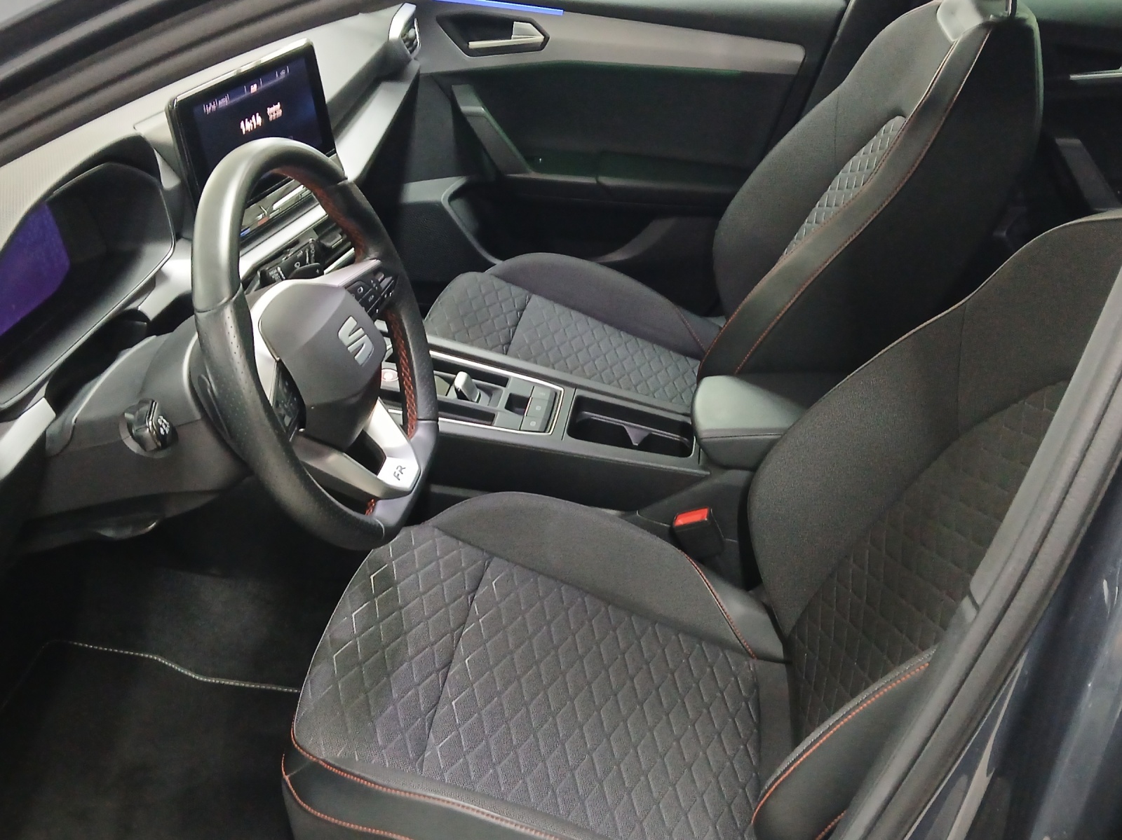 SEAT Leon 1.5 eTSI mHEV DSG FR-image-7
