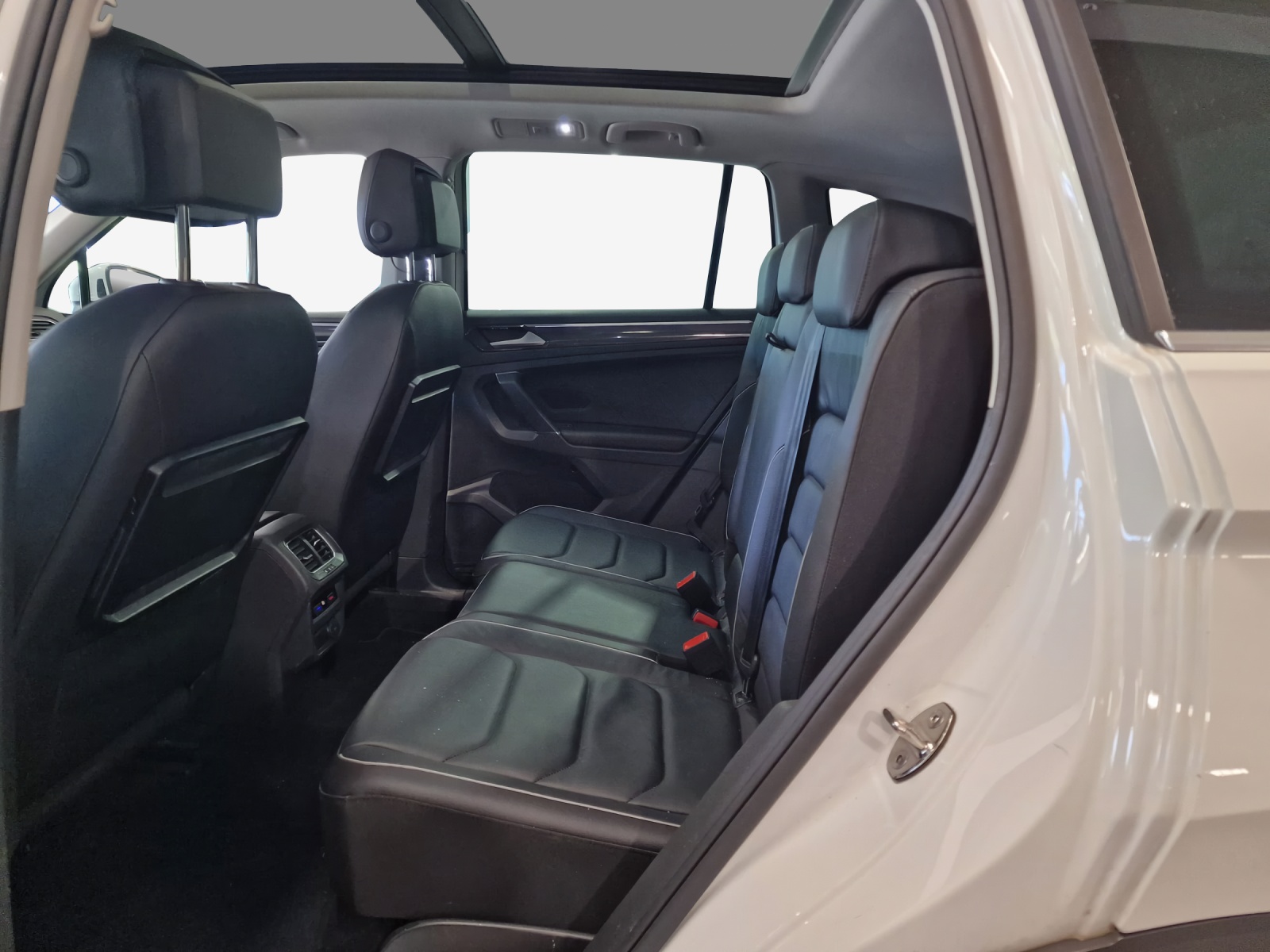 VW Tiguan 2.0 TDI SCR Highline 4Motion DSG-image-9