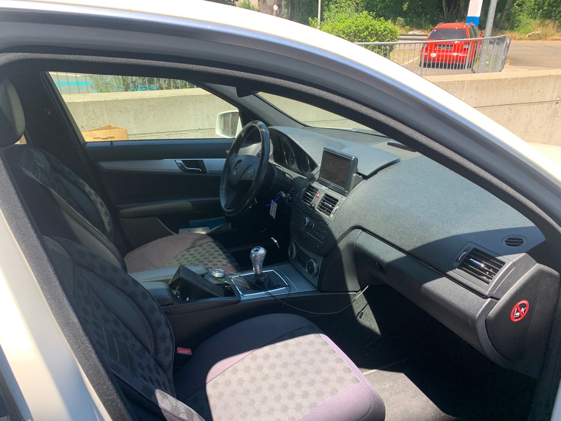 MERCEDES-BENZ C 200 CGI BlueEfficiency Avantgarde Automatic-image-7