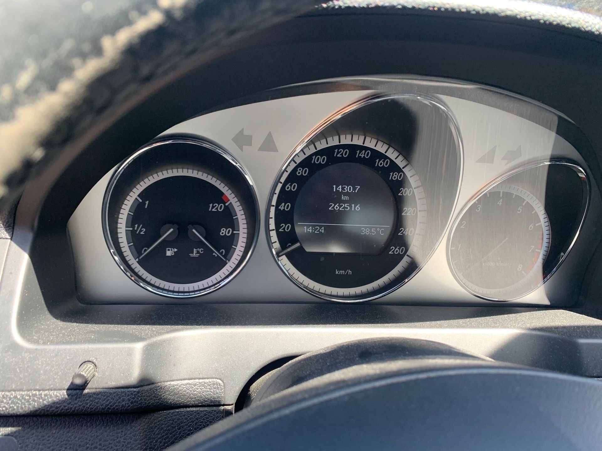 MERCEDES-BENZ C 200 CGI BlueEfficiency Avantgarde Automatic-image-10
