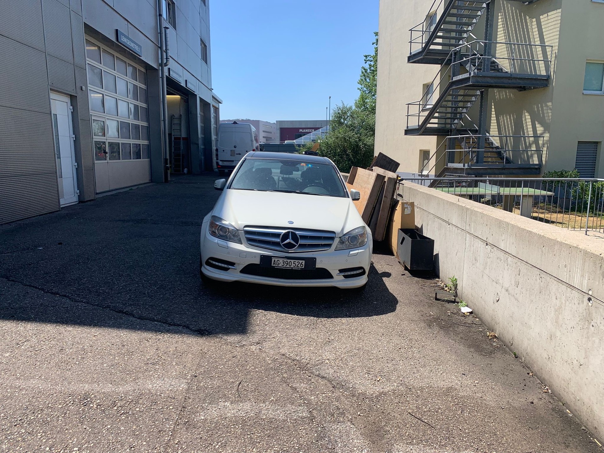 MERCEDES-BENZ C 200 CGI BlueEfficiency Avantgarde Automatic-image-1