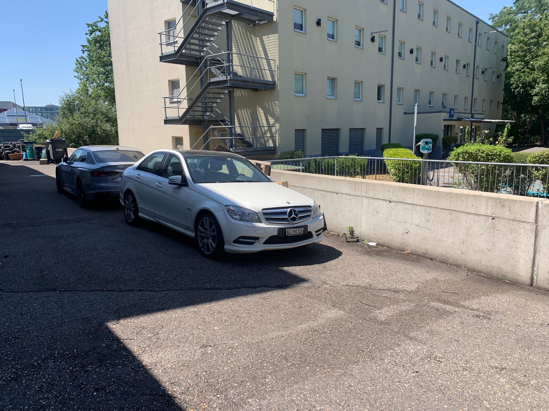 MERCEDES-BENZ C 200 CGI BlueEfficiency Avantgarde Automatic-image-2