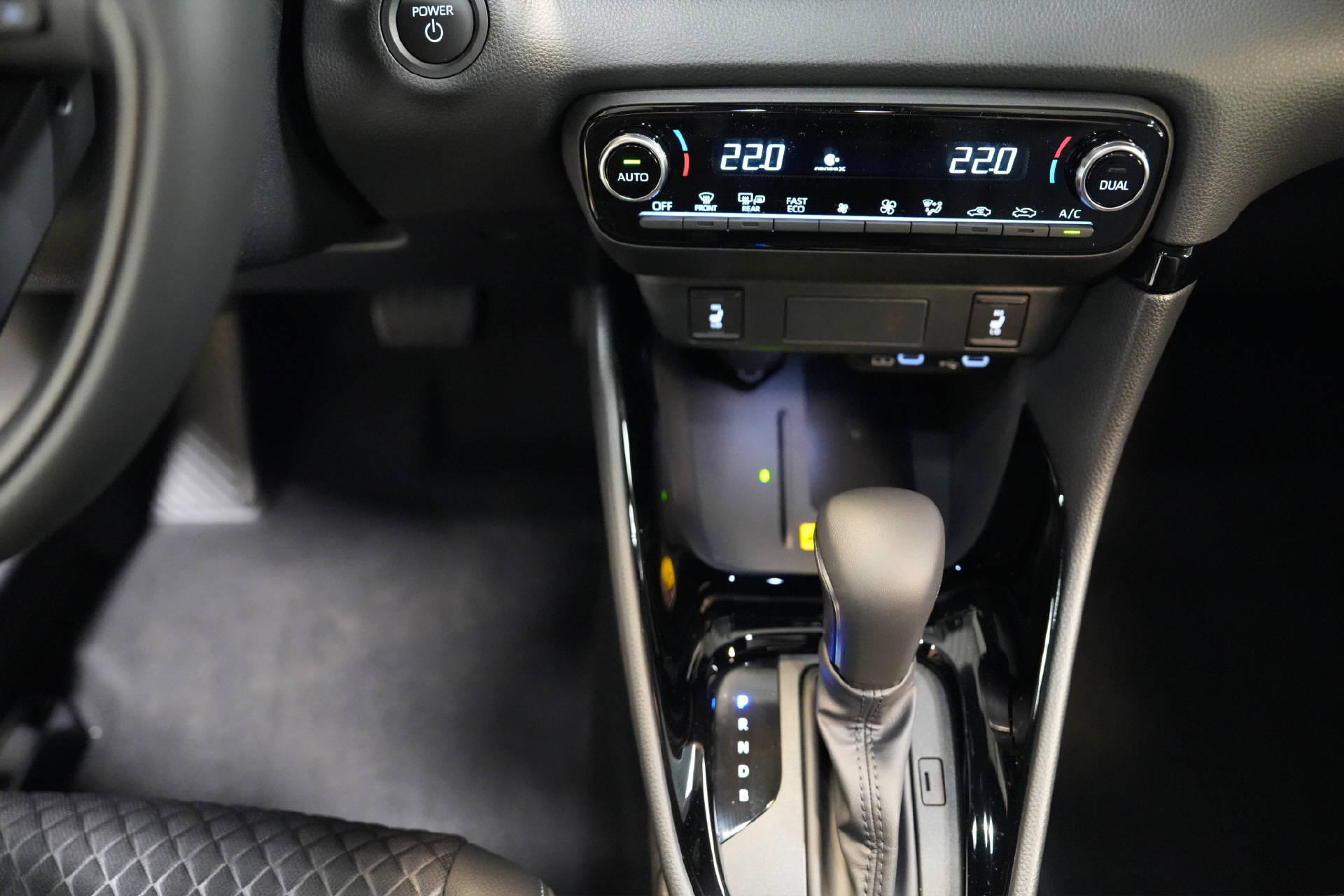 TOYOTA Yaris 1.5 VVT-i HSD Premium-image-7