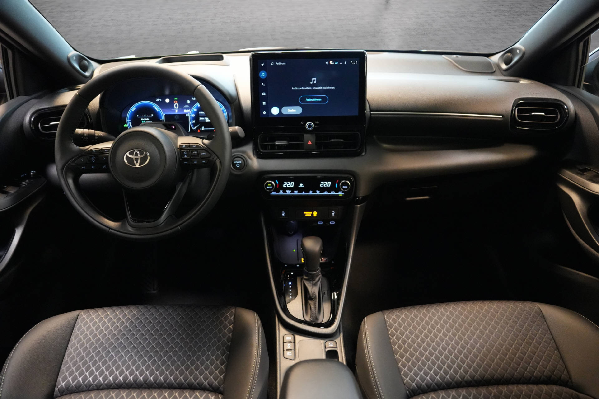 TOYOTA Yaris 1.5 VVT-i HSD Premium-image-6
