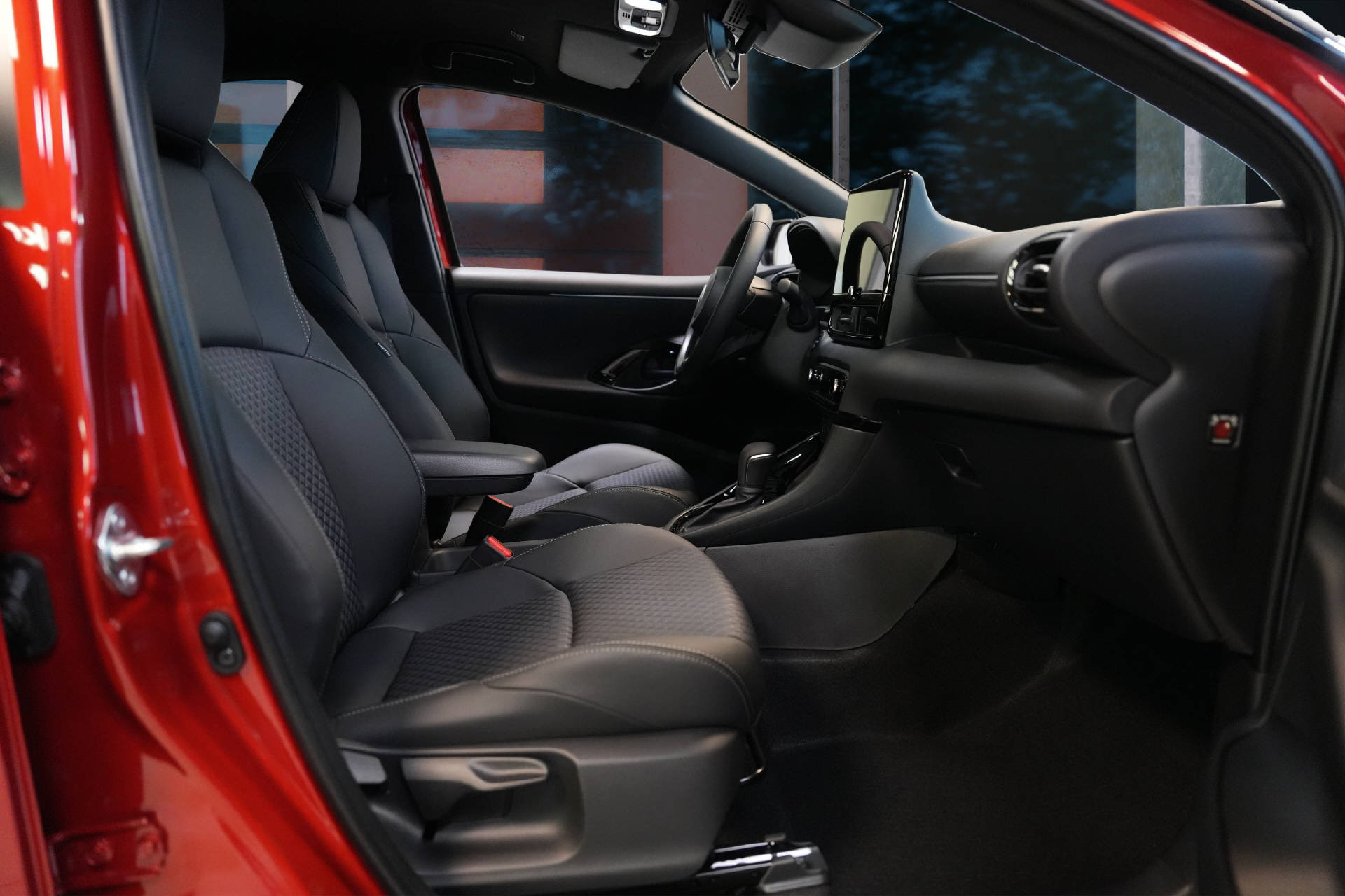 TOYOTA Yaris 1.5 VVT-i HSD Premium-image-9