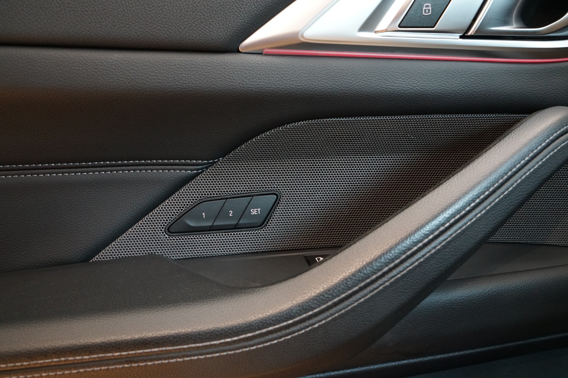 BMW M440i xDrive 48V Coupé Steptronic-image-17