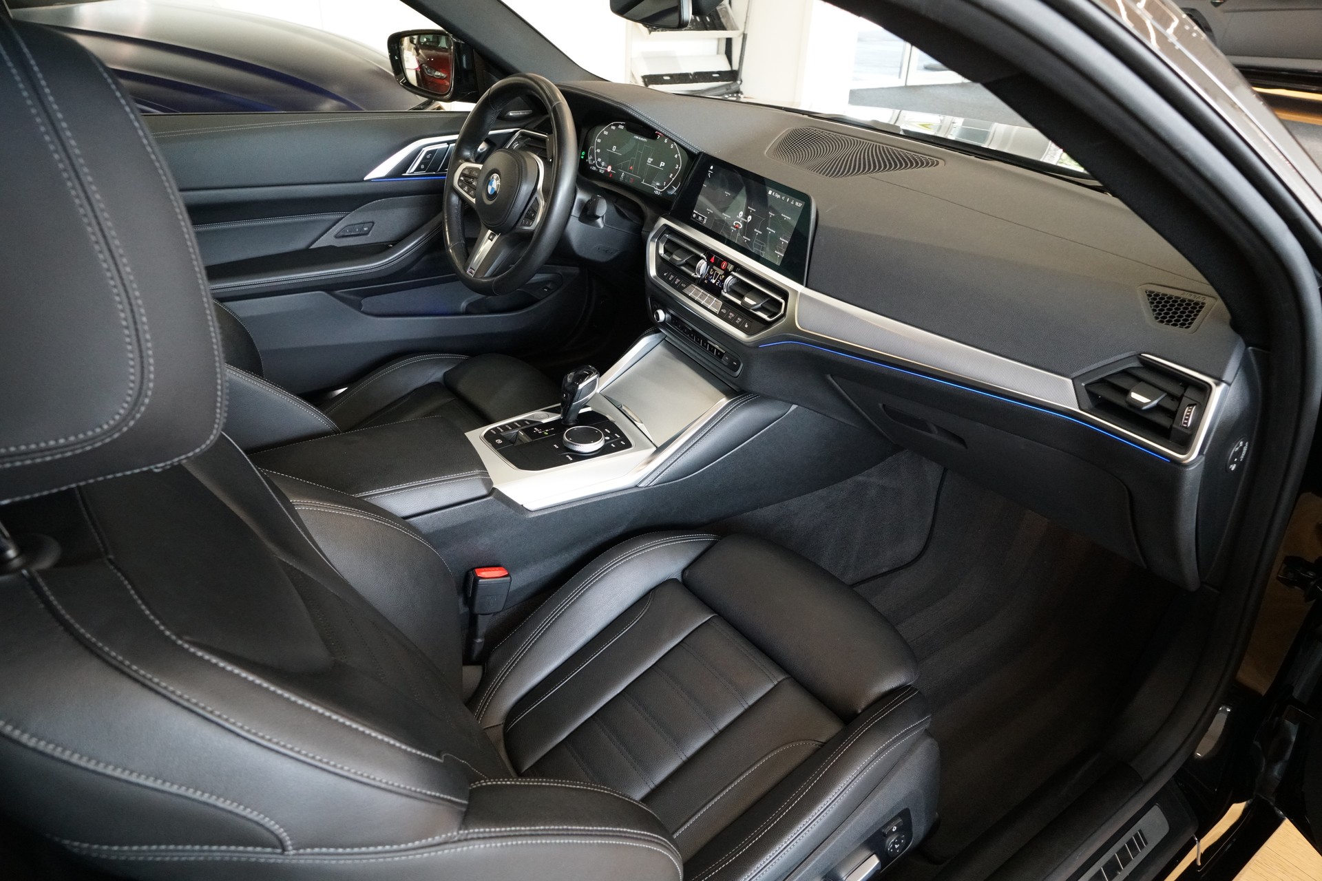 BMW M440i xDrive 48V Coupé Steptronic-image-11