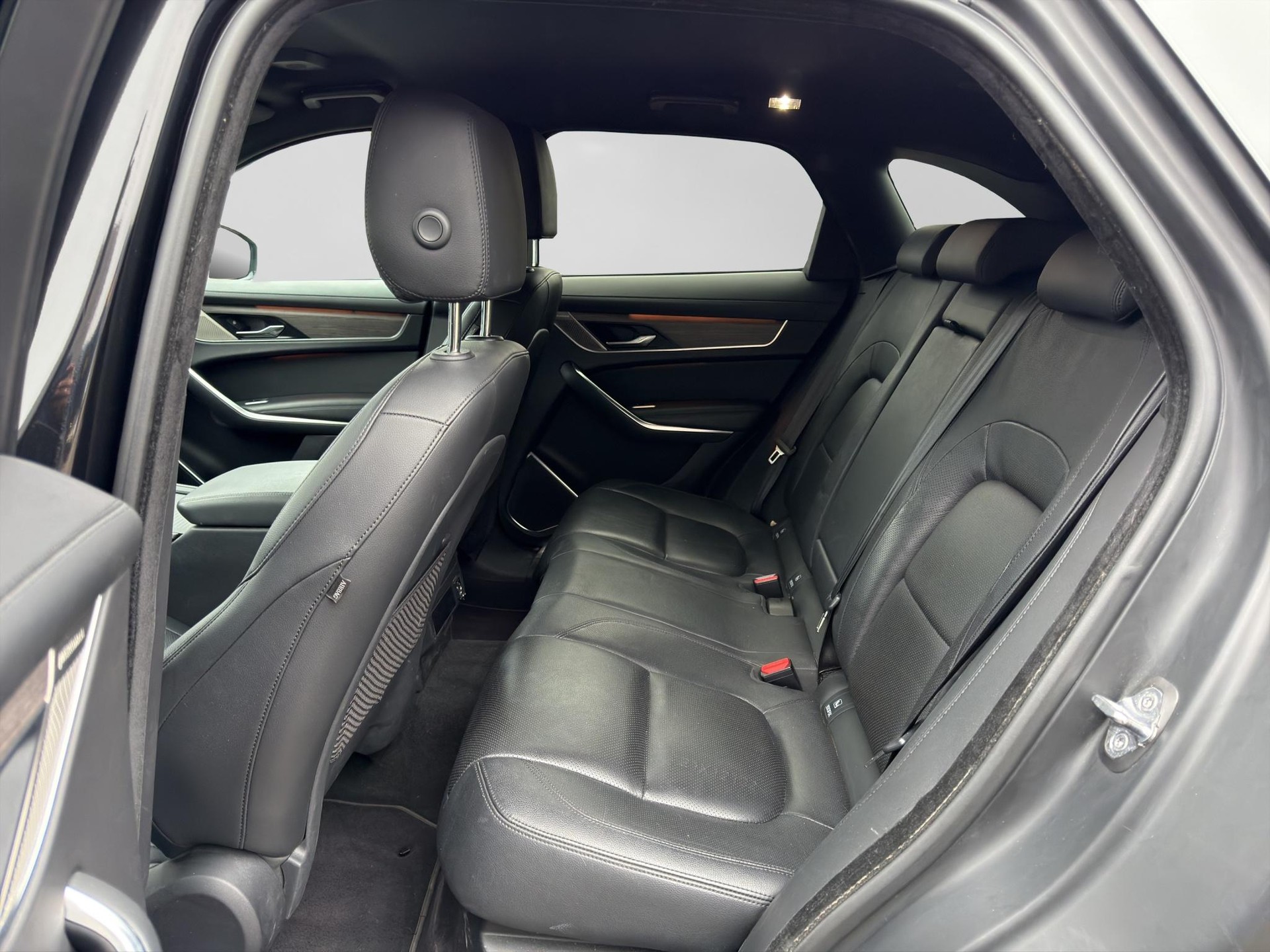 JAGUAR F-Pace 2.0 P400e SE AWD-image-6