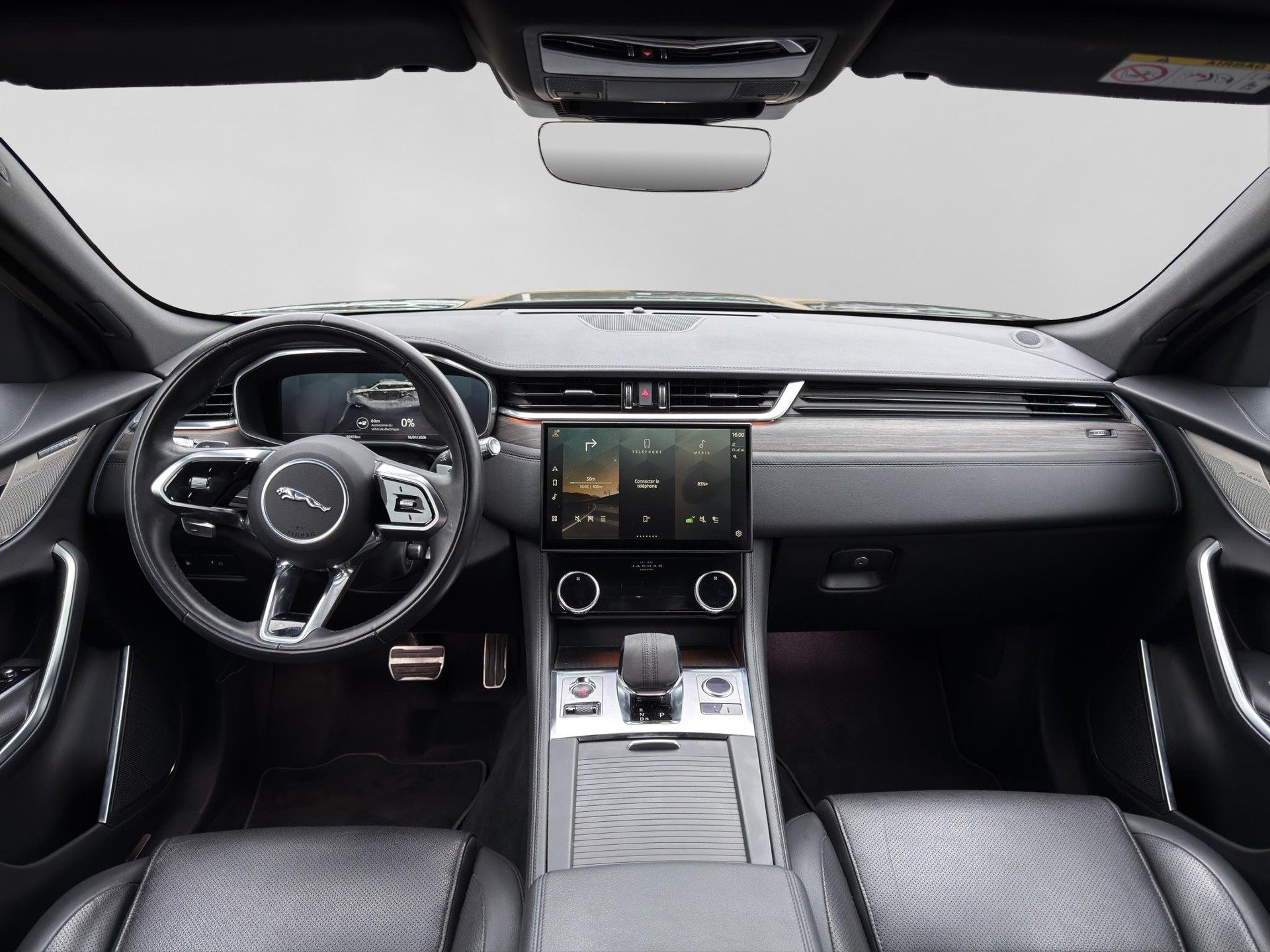 JAGUAR F-Pace 2.0 P400e SE AWD-image-7