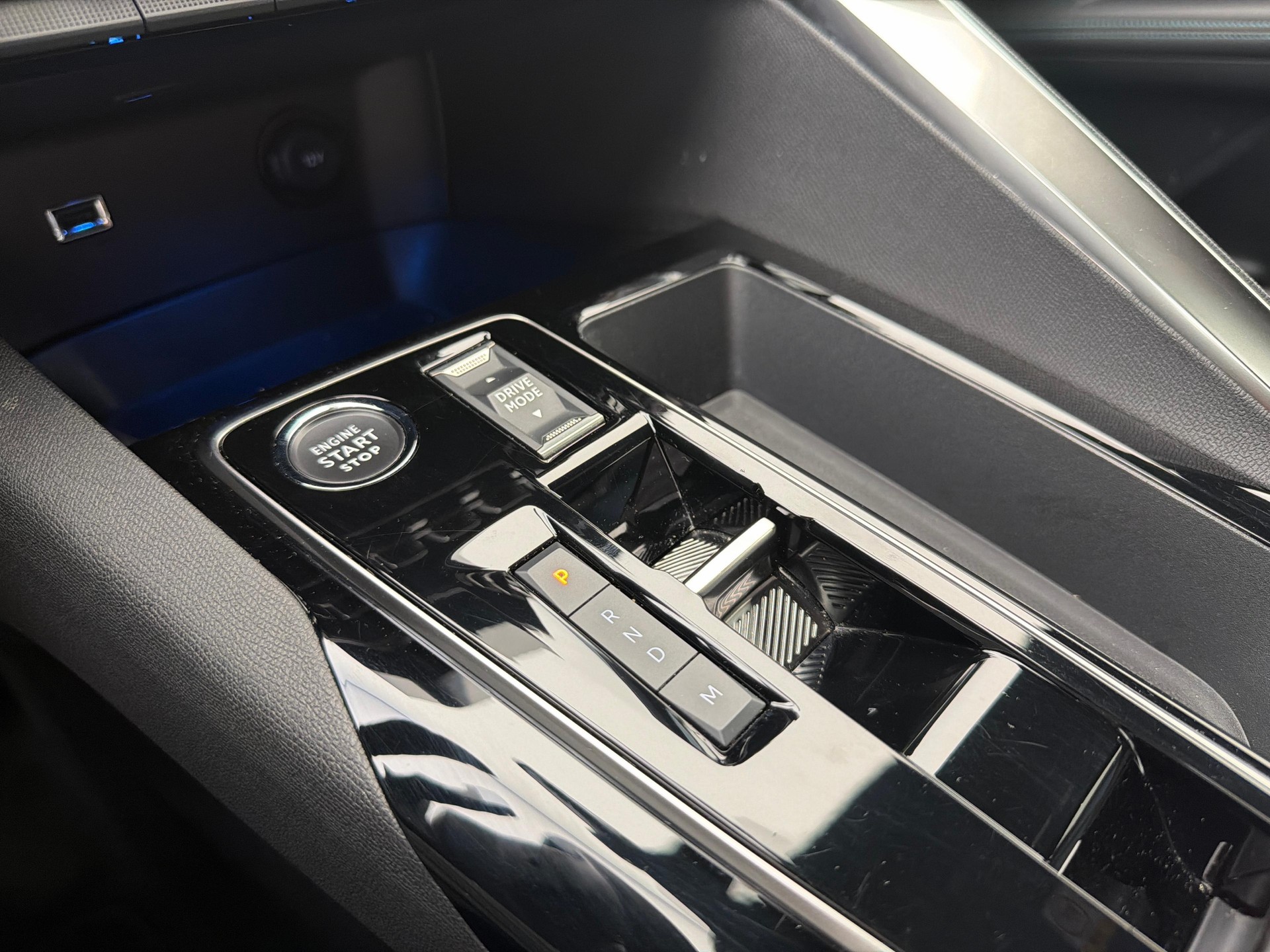 PEUGEOT 5008 1.5 BlueHDi Allure Pack-image-18