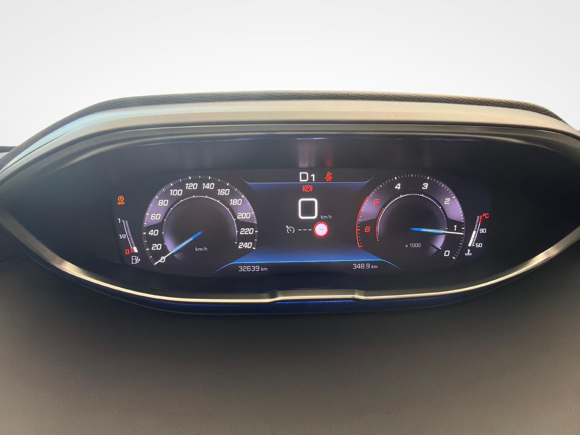 PEUGEOT 5008 1.5 BlueHDi Allure Pack-image-11