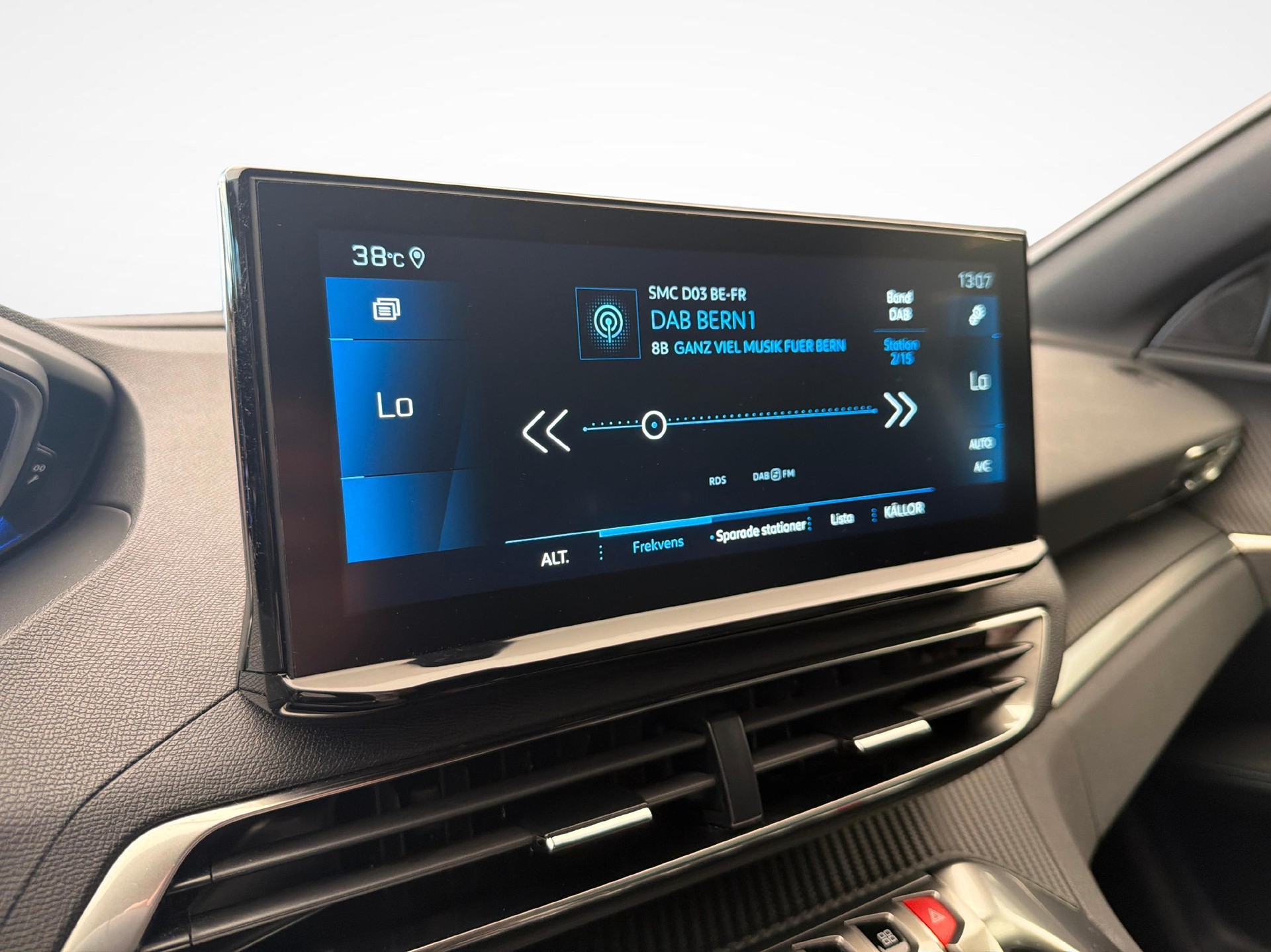 PEUGEOT 5008 1.5 BlueHDi Allure Pack-image-14