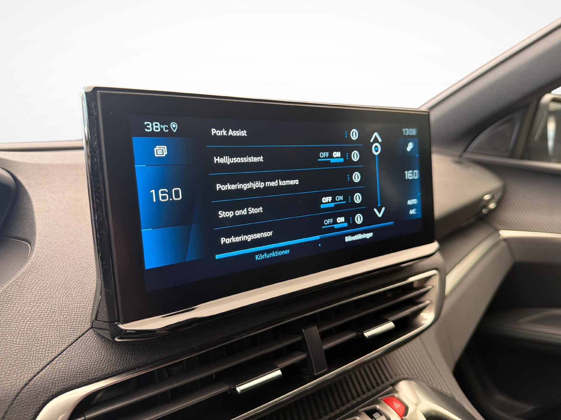 PEUGEOT 5008 1.5 BlueHDi Allure Pack-image-17