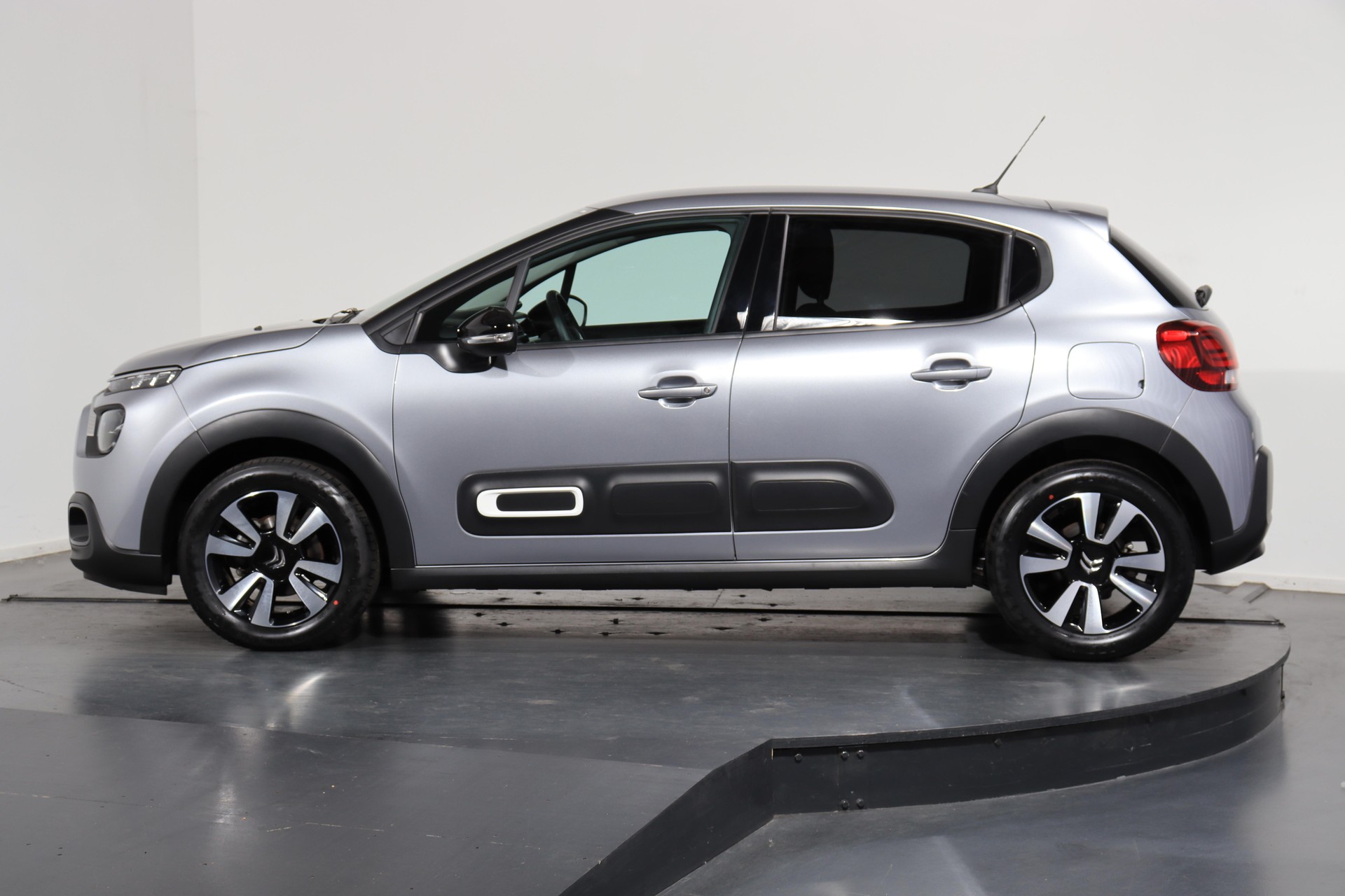 CITROEN C3 1.2 PureTech Swiss Edition+-image-1